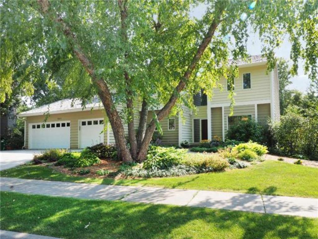 View of Residential at 7661 Bush Lake Drive, Bloomington MN 55438, Bloomington - Mike Wilen | Minnesota Team Real Estate