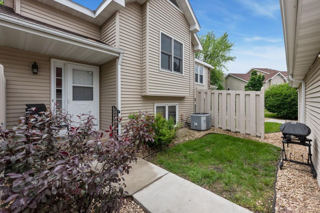 View of Residential at 10195 Arrowwood Drive, Eden Prairie MN 55347, Eden Prairie - Mike Wilen | Minnesota Team Real Estate
