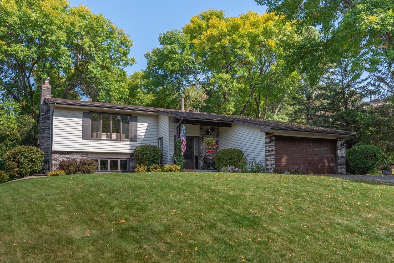 View of Residential at 10000 Buckingham Drive, Eden Prairie MN 55347, Eden Prairie - Mike Wilen | Minnesota Team Real Estate