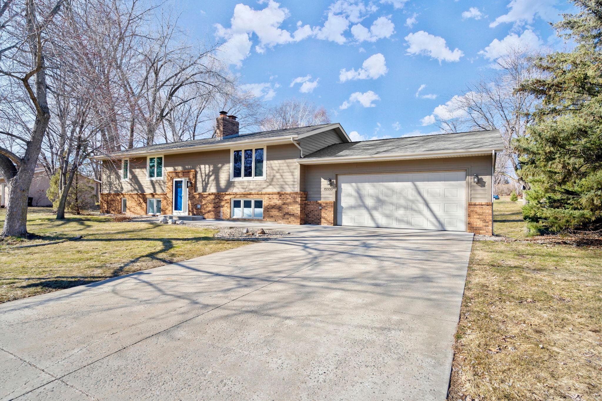 View of Residential at 10000 Windsor Lake Lane, Minnetonka MN 55305, Minnetonka - Mike Wilen | Minnesota Team Real Estate