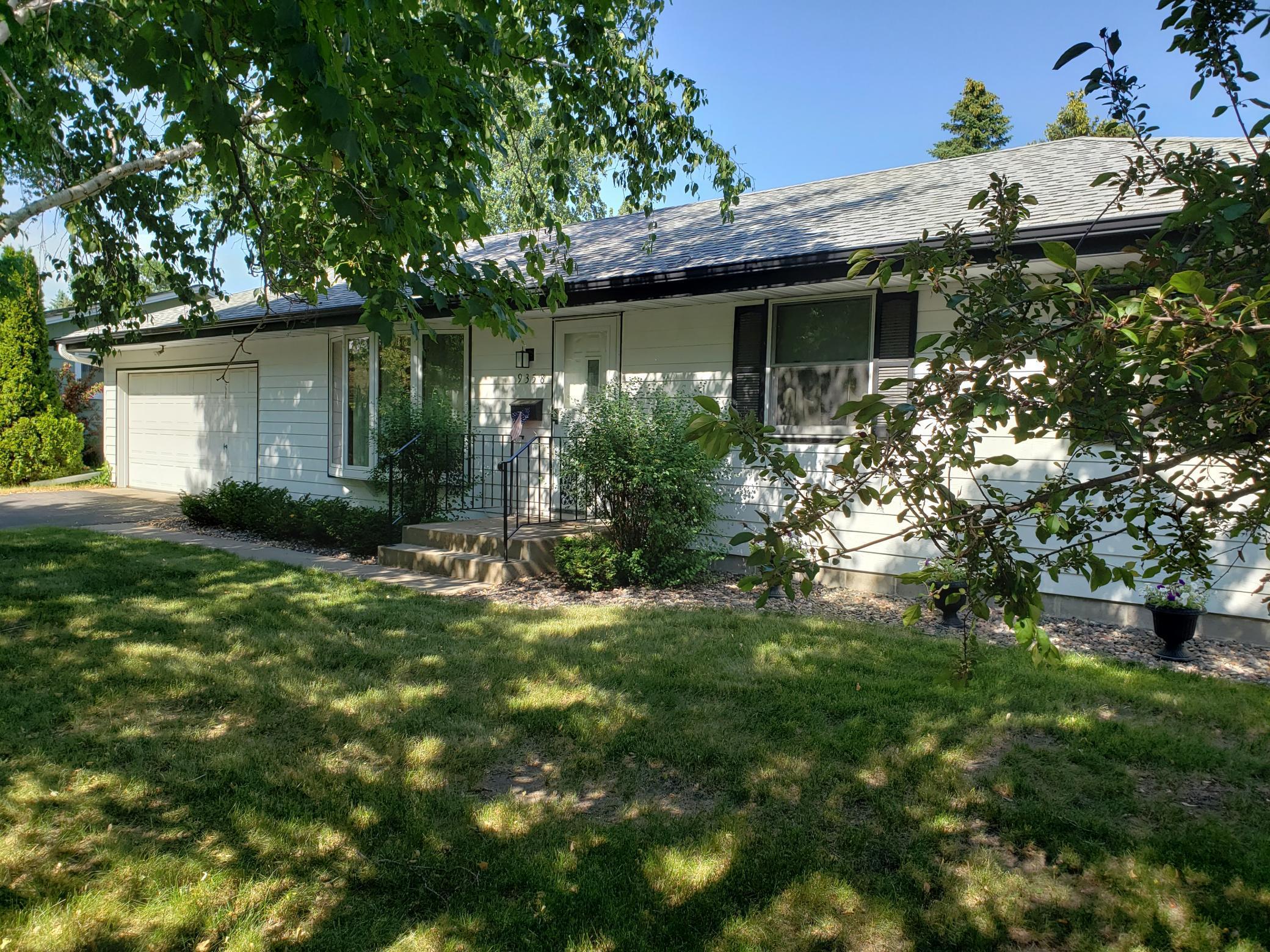 View of Residential at 9358 Valley Forge Lane, Maple Grove MN 55369, Maple Grove - Mike Wilen | Minnesota Team Real Estate