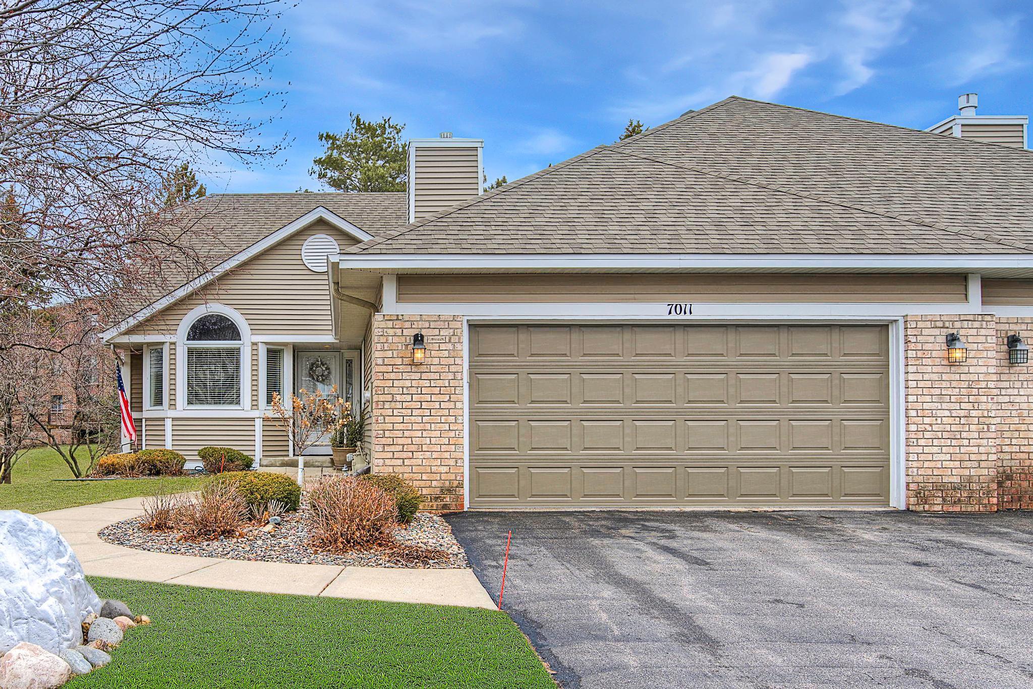 View of Residential at 7011 Oak Pointe Curve, Bloomington MN 55438, Bloomington - Mike Wilen | Minnesota Team Real Estate