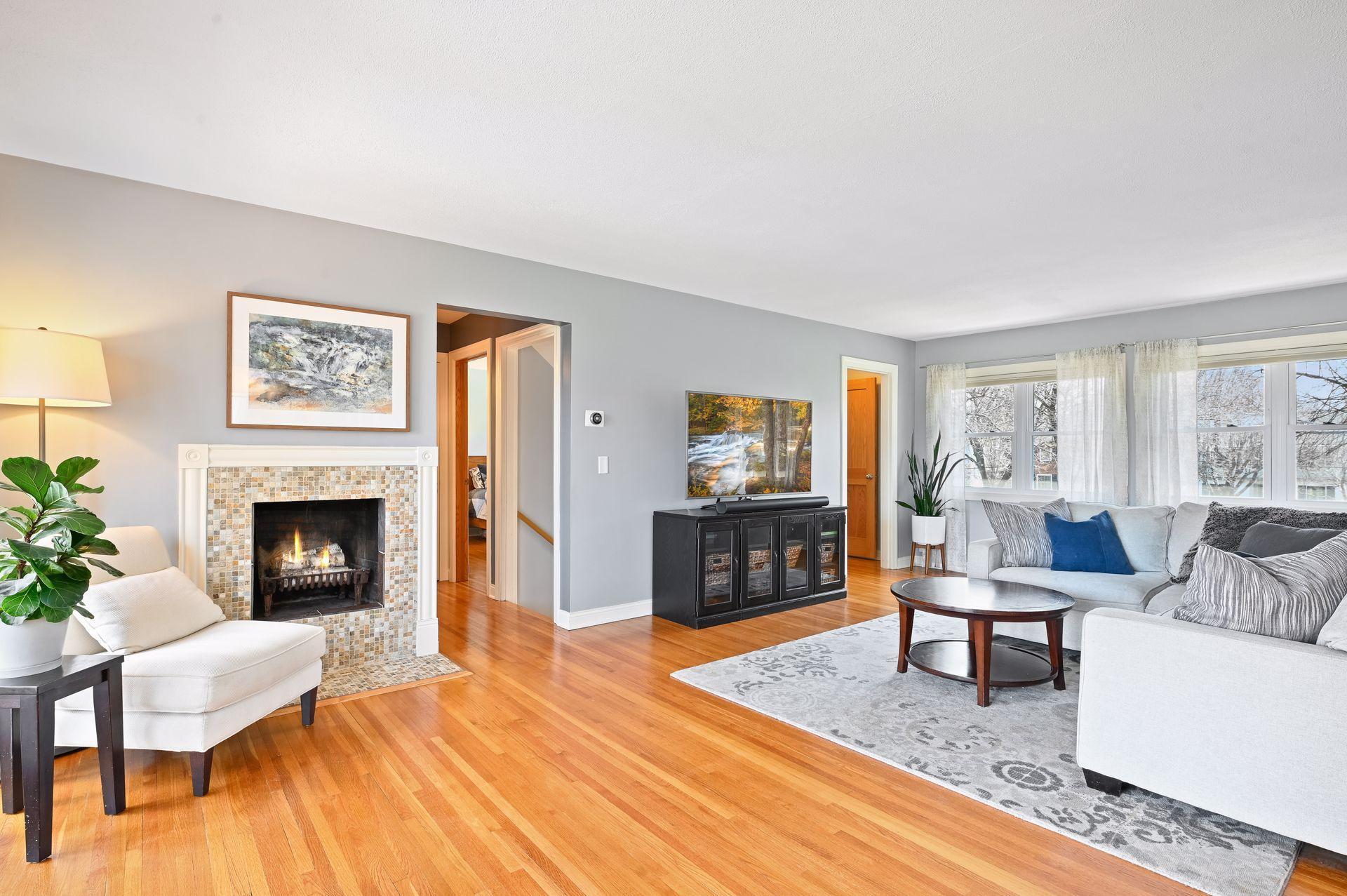 View of Residential at 1016 Thomas Avenue, Minneapolis MN 55405, Minneapolis - Mike Wilen | Minnesota Team Real Estate