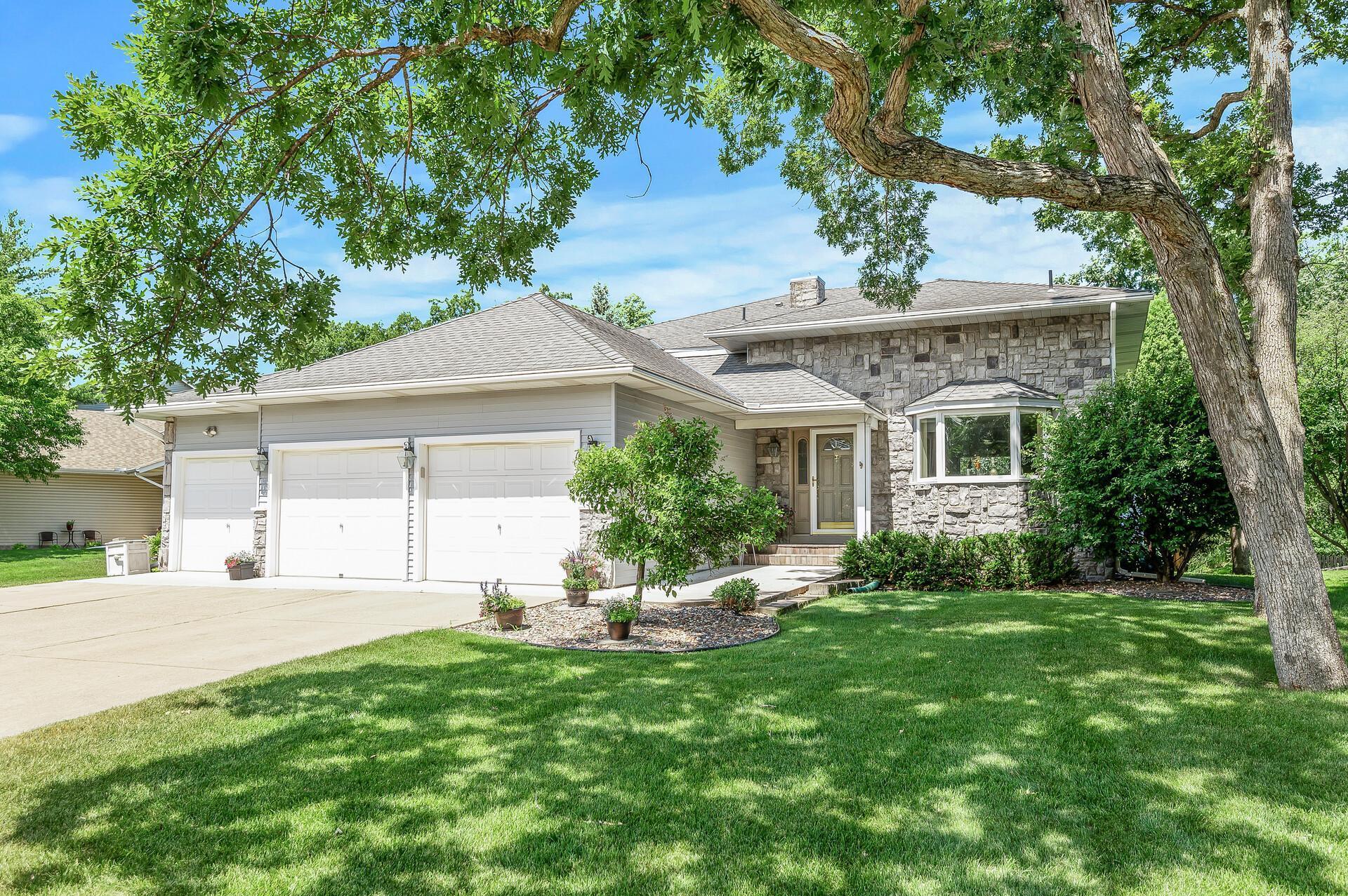 View of Residential at 7076 47th Street, Oakdale MN 55128, Oakdale - Mike Wilen | Minnesota Team Real Estate