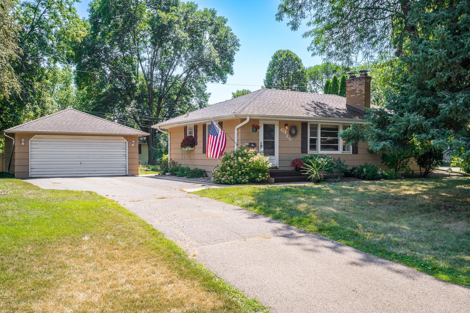 View of Residential at 6925 39th Avenue, Crystal MN 55427, Crystal - Mike Wilen | Minnesota Team Real Estate