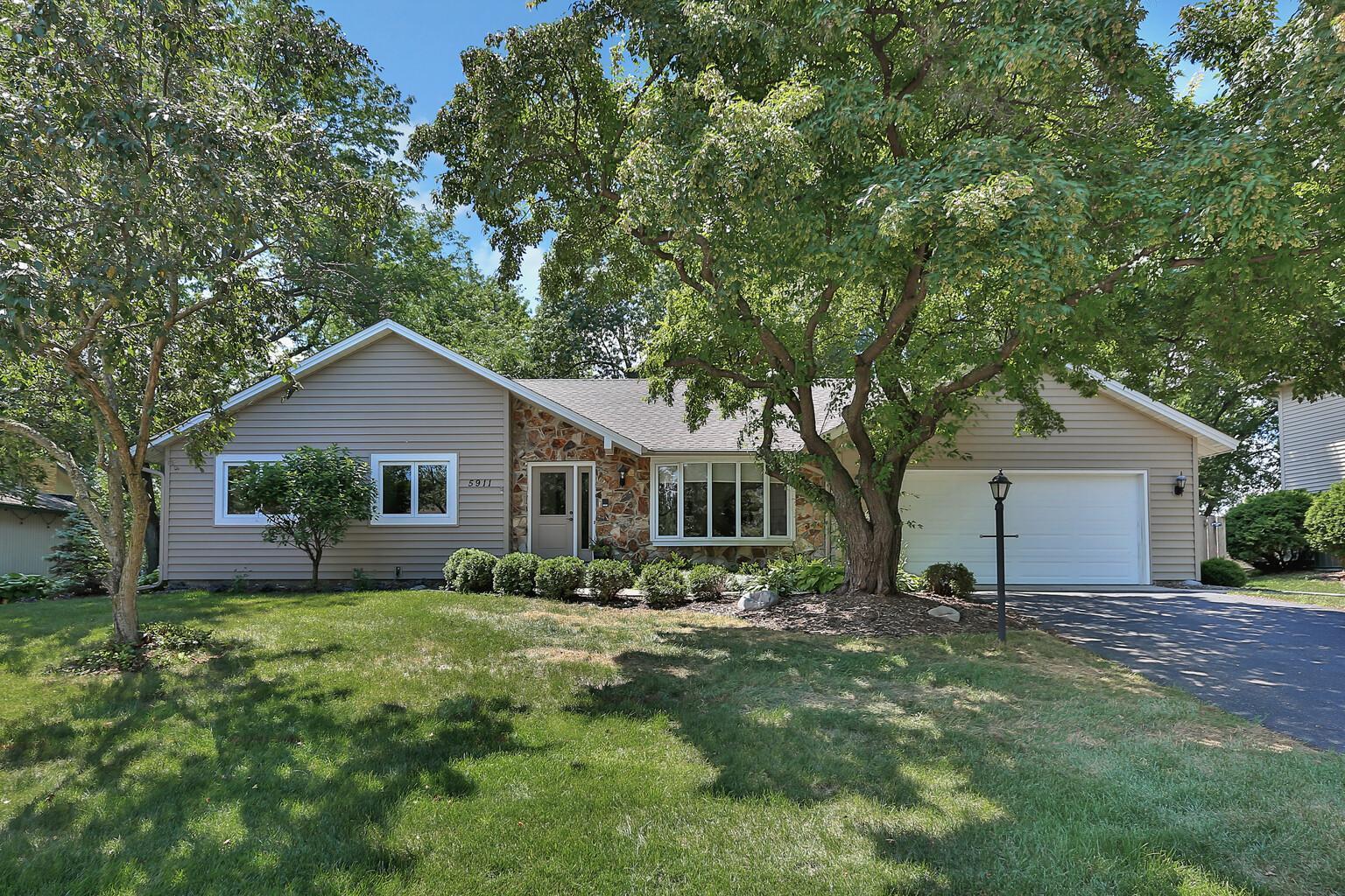 View of Residential at 5911 98th Street, Bloomington MN 55438, Bloomington - Mike Wilen | Minnesota Team Real Estate