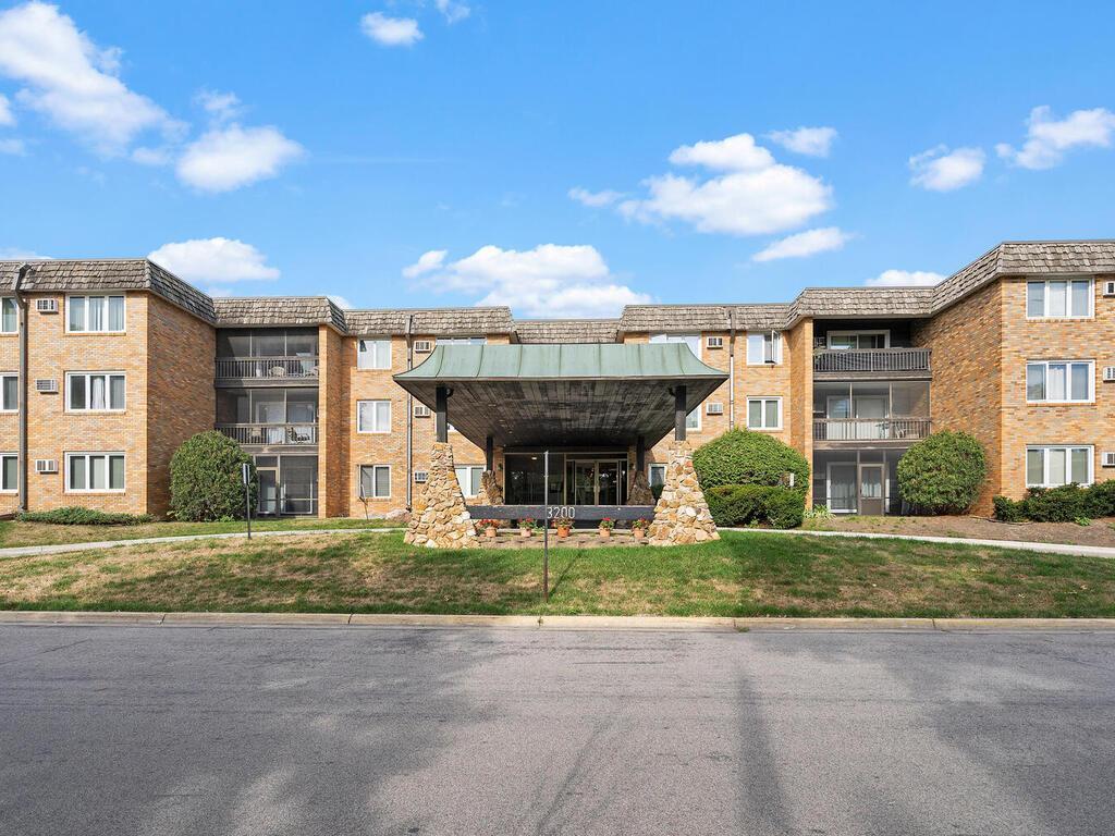 View of Residential at 3200 Virginia Avenue #109, Saint Louis Park MN 55426, Saint Louis Park - Mike Wilen | Minnesota Team Real Estate