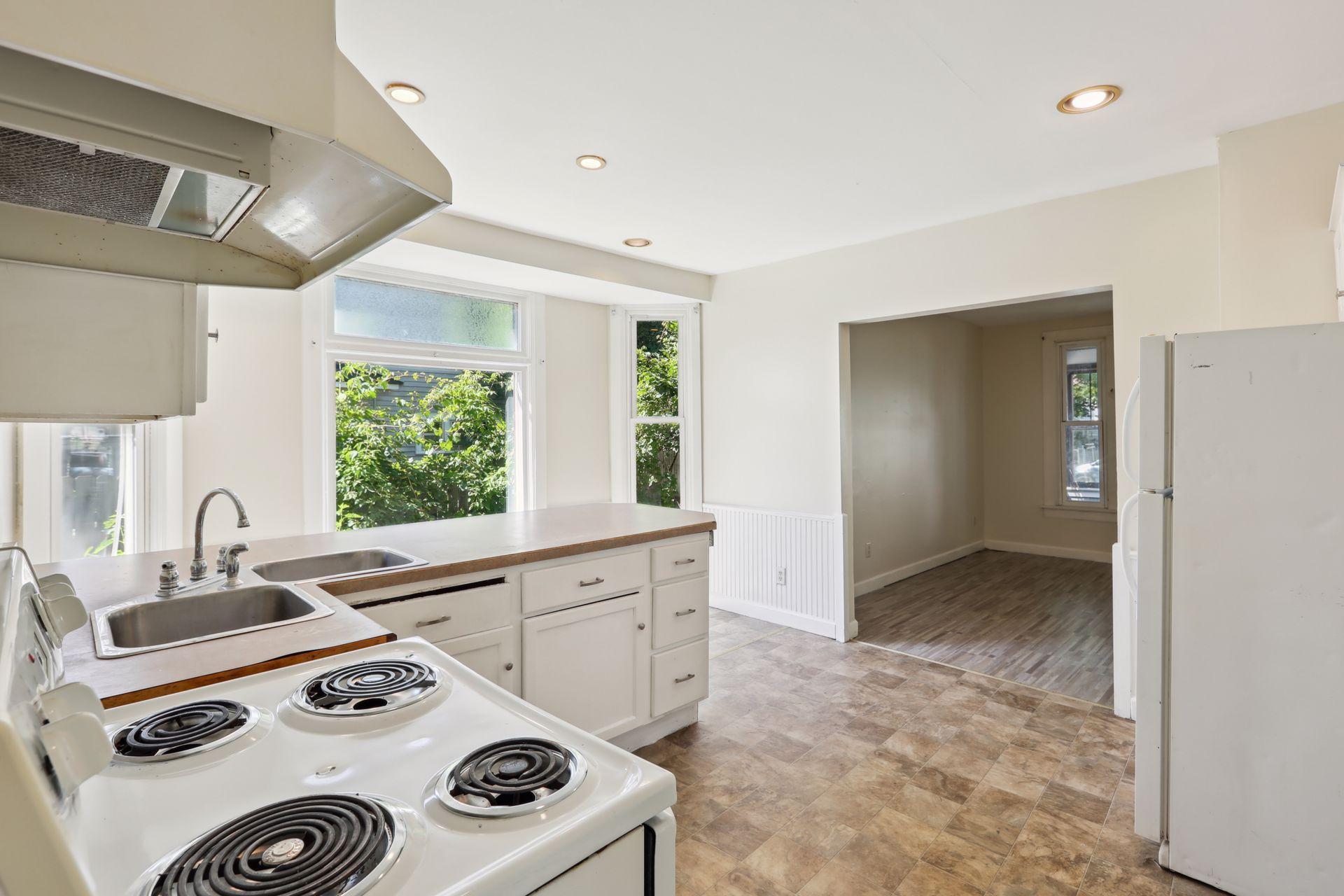 View of Residential Income at 862 Magnolia Avenue, Saint Paul MN 55106, Saint Paul - Mike Wilen | Minnesota Team Real Estate