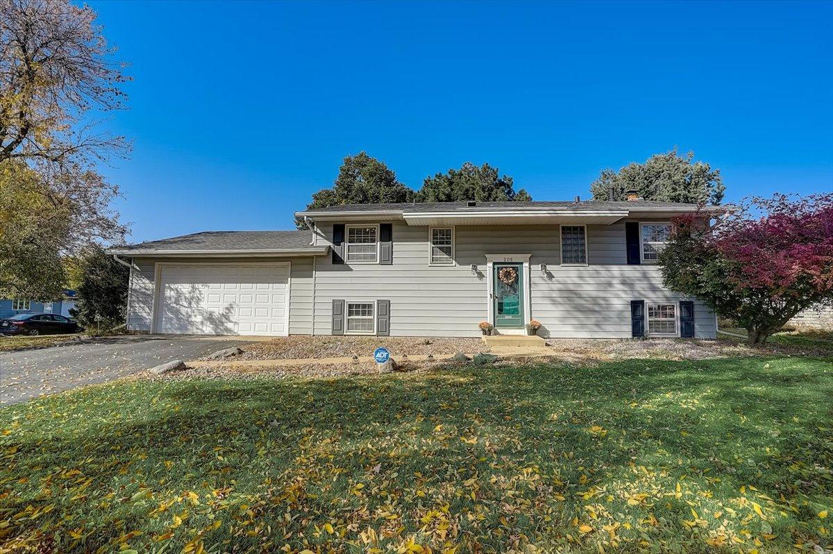 View of Residential at 208 Garden View Drive, Apple Valley MN 55124, Apple Valley - Mike Wilen | Minnesota Team Real Estate