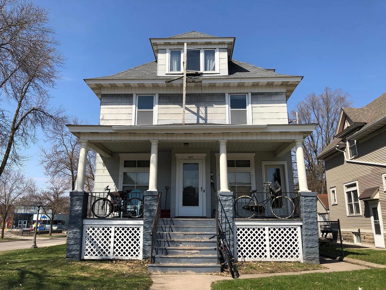 View of Residential Income at 803 Snelling Avenue, Saint Paul MN 55104, Saint Paul - Mike Wilen | Minnesota Team Real Estate