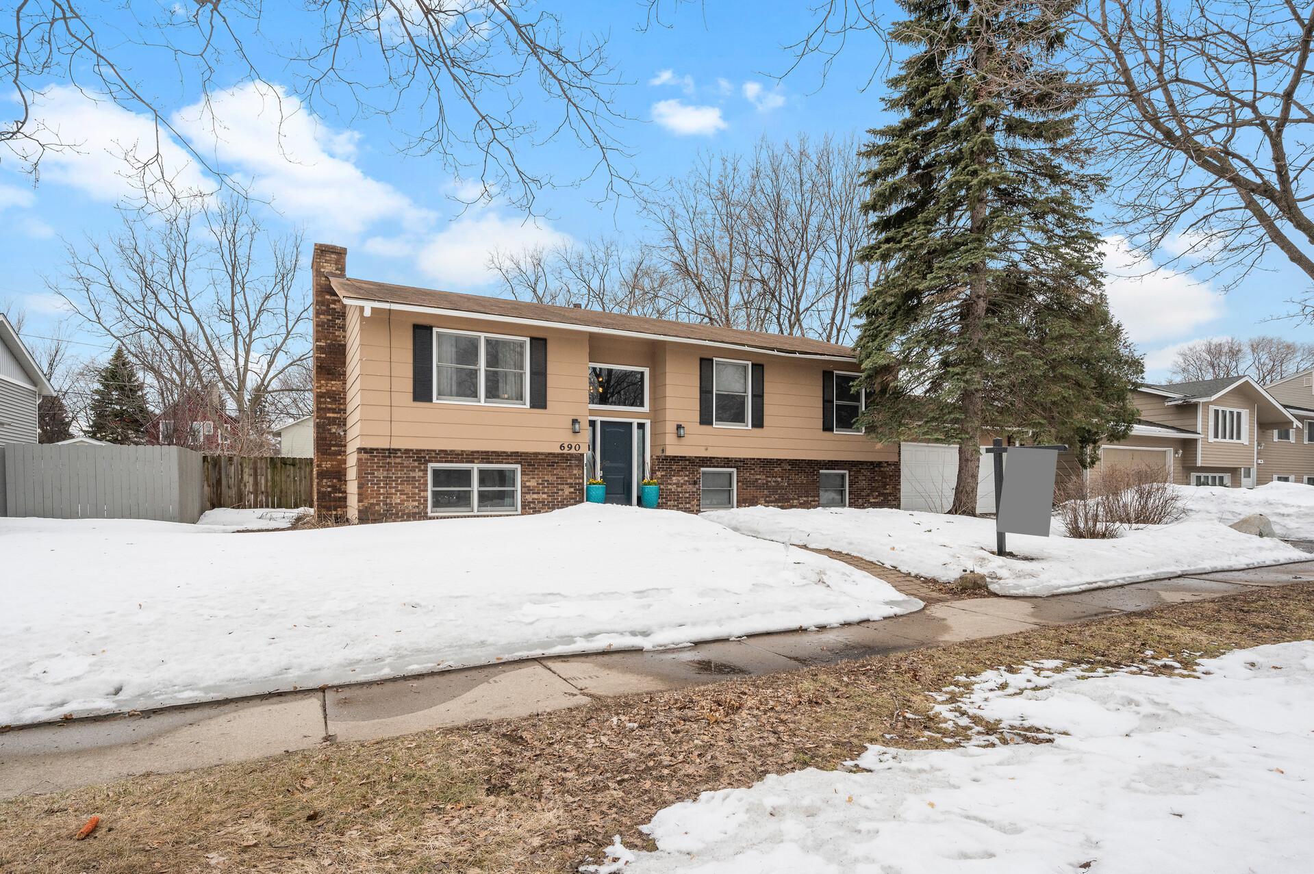 View of Residential at 690 Iglehart Avenue, Saint Paul MN 55104, Saint Paul - Mike Wilen | Minnesota Team Real Estate
