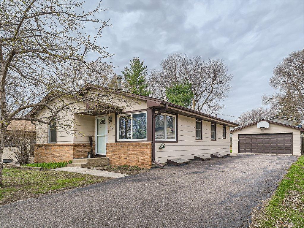 View of Residential at 975 44 1/2 Avenue, Columbia Heights MN 55421, Columbia Heights - Mike Wilen | Minnesota Team Real Estate