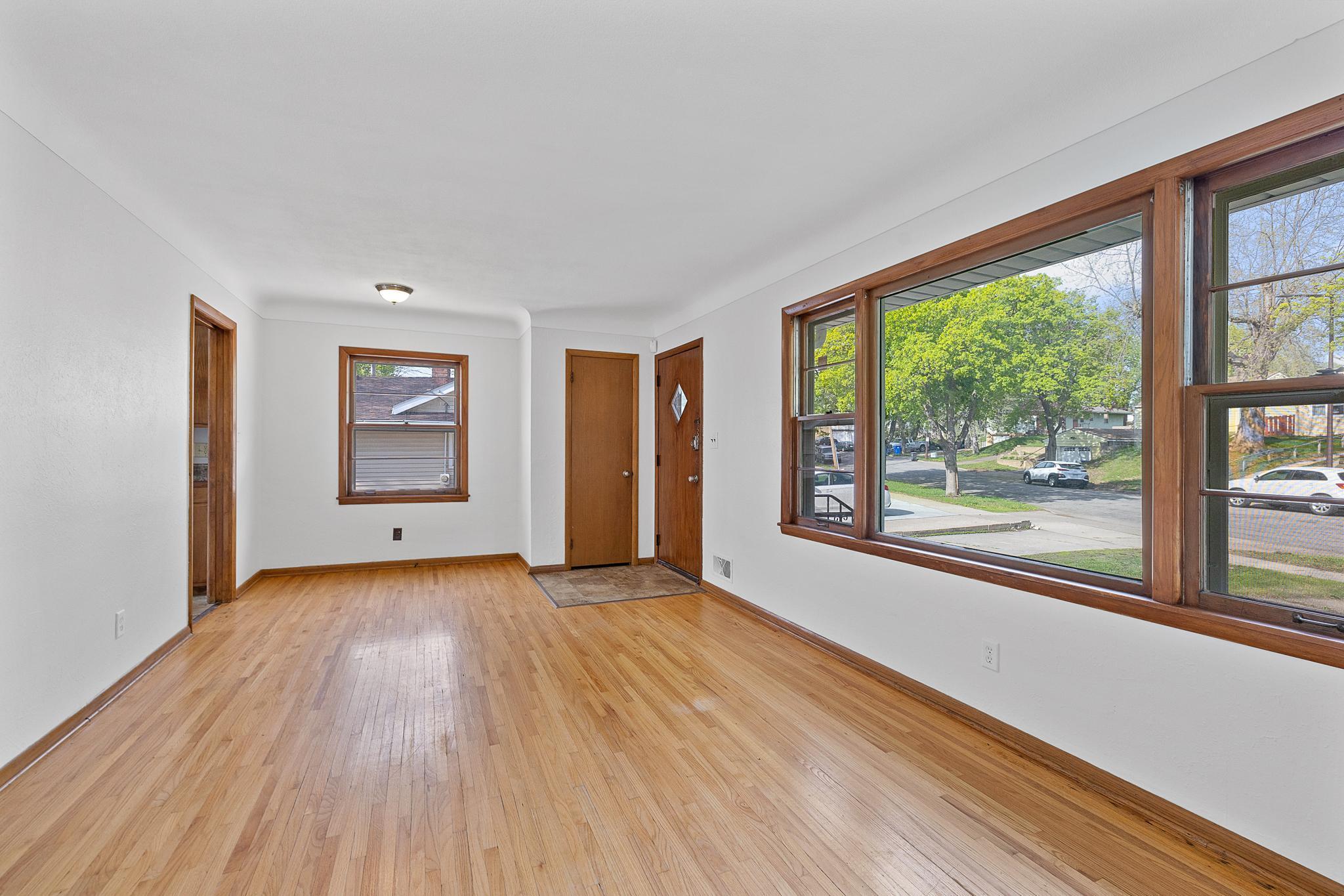 View of Residential at 927 Algonquin Avenue, Saint Paul MN 55119, Saint Paul - Mike Wilen | Minnesota Team Real Estate