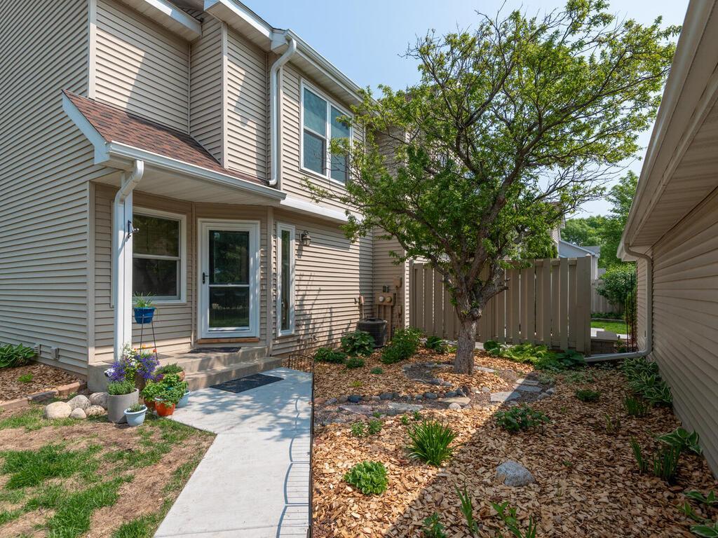 View of Residential at 10296 Arrowwood Drive, Eden Prairie MN 55347, Eden Prairie - Mike Wilen | Minnesota Team Real Estate
