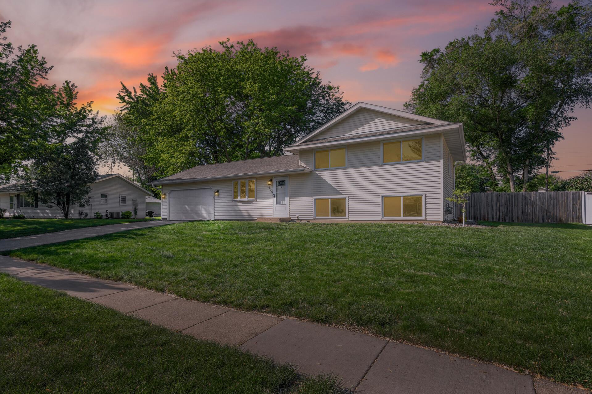 View of Residential at 925 Cortland Drive, Apple Valley MN 55124, Apple Valley - Mike Wilen | Minnesota Team Real Estate