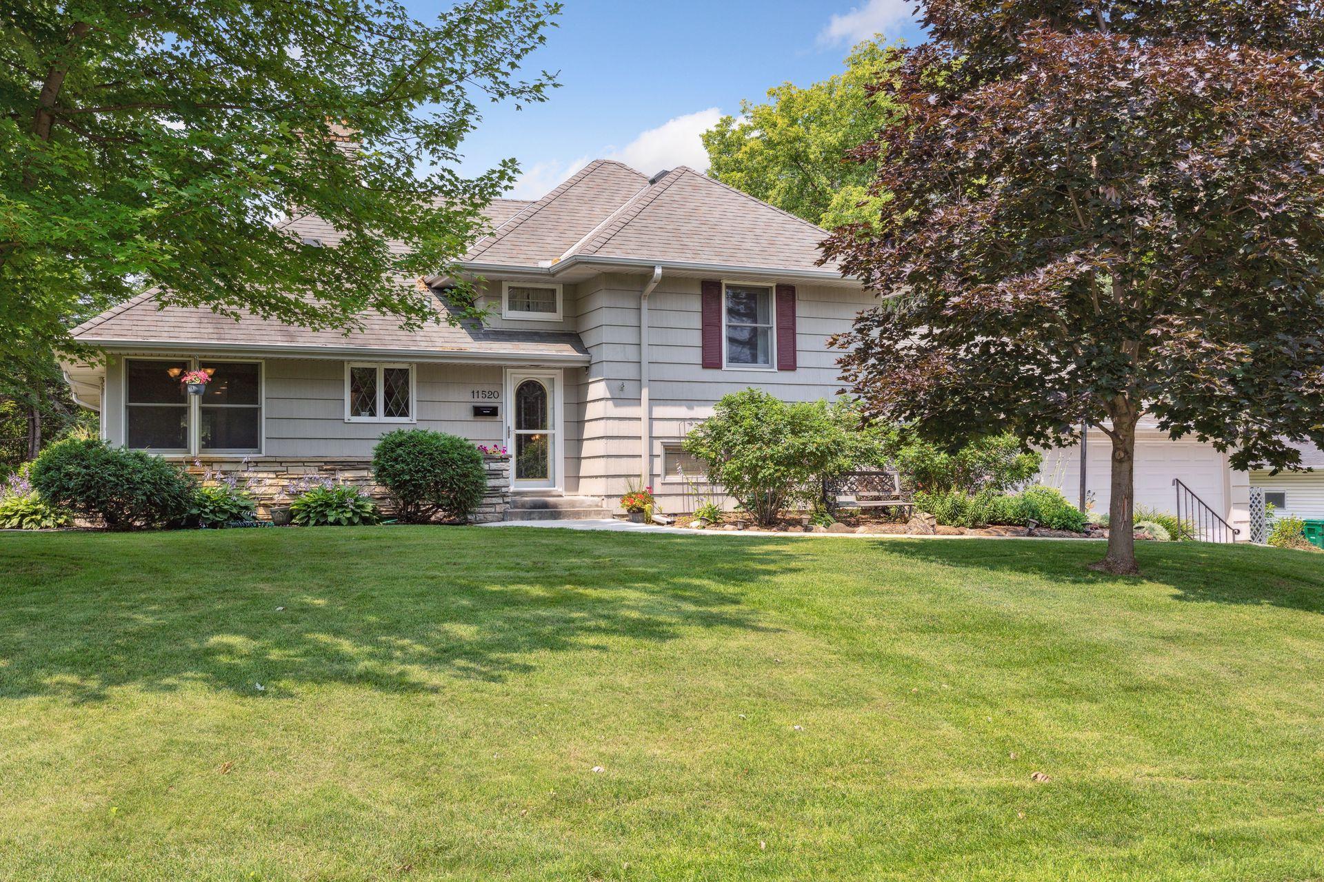View of Residential at 11520 Oakvale Road, Minnetonka MN 55305, Minnetonka - Mike Wilen | Minnesota Team Real Estate