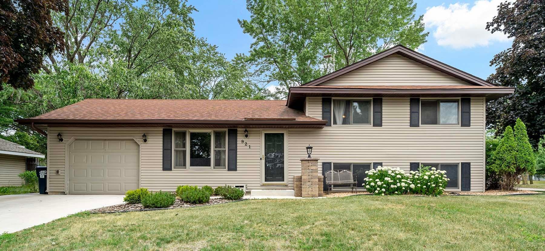 View of Residential at 921 Duchess Lane, Apple Valley MN 55124, Apple Valley - Mike Wilen | Minnesota Team Real Estate