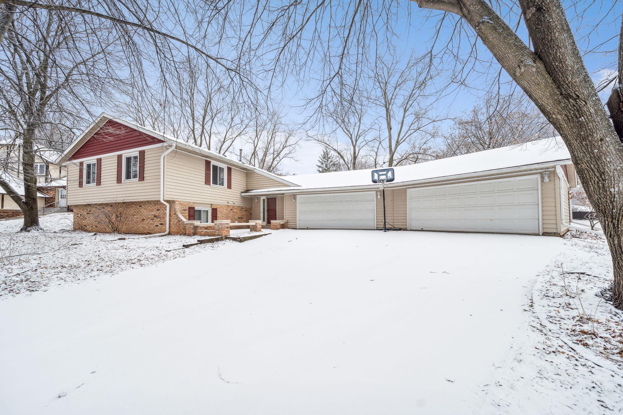View of Residential at 2924 Glacier Court, Burnsville MN 55337, Burnsville - Mike Wilen | Minnesota Team Real Estate