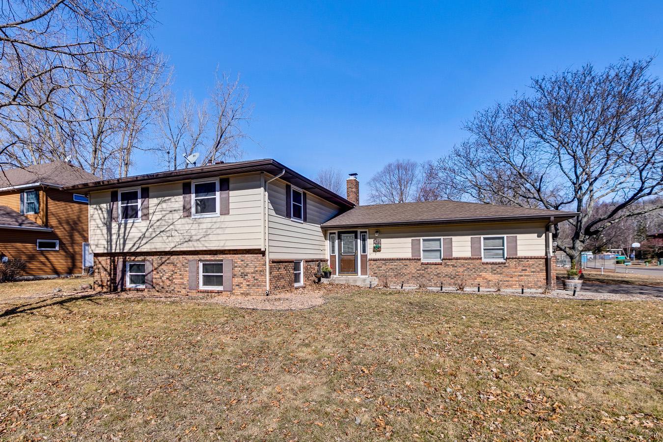 View of Residential at 425 Suzanne Avenue, Shoreview MN 55126, Shoreview - Mike Wilen | Minnesota Team Real Estate
