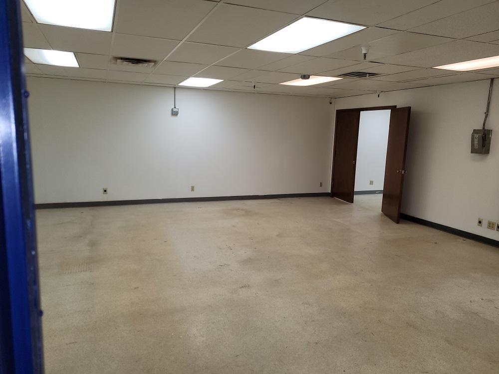 View of Commercial Sale at 400 Commerce Court, Vadnais Heights MN 55127, Vadnais Heights (5 of 9) - Mike Wilen | Minnesota Team Real Estate
