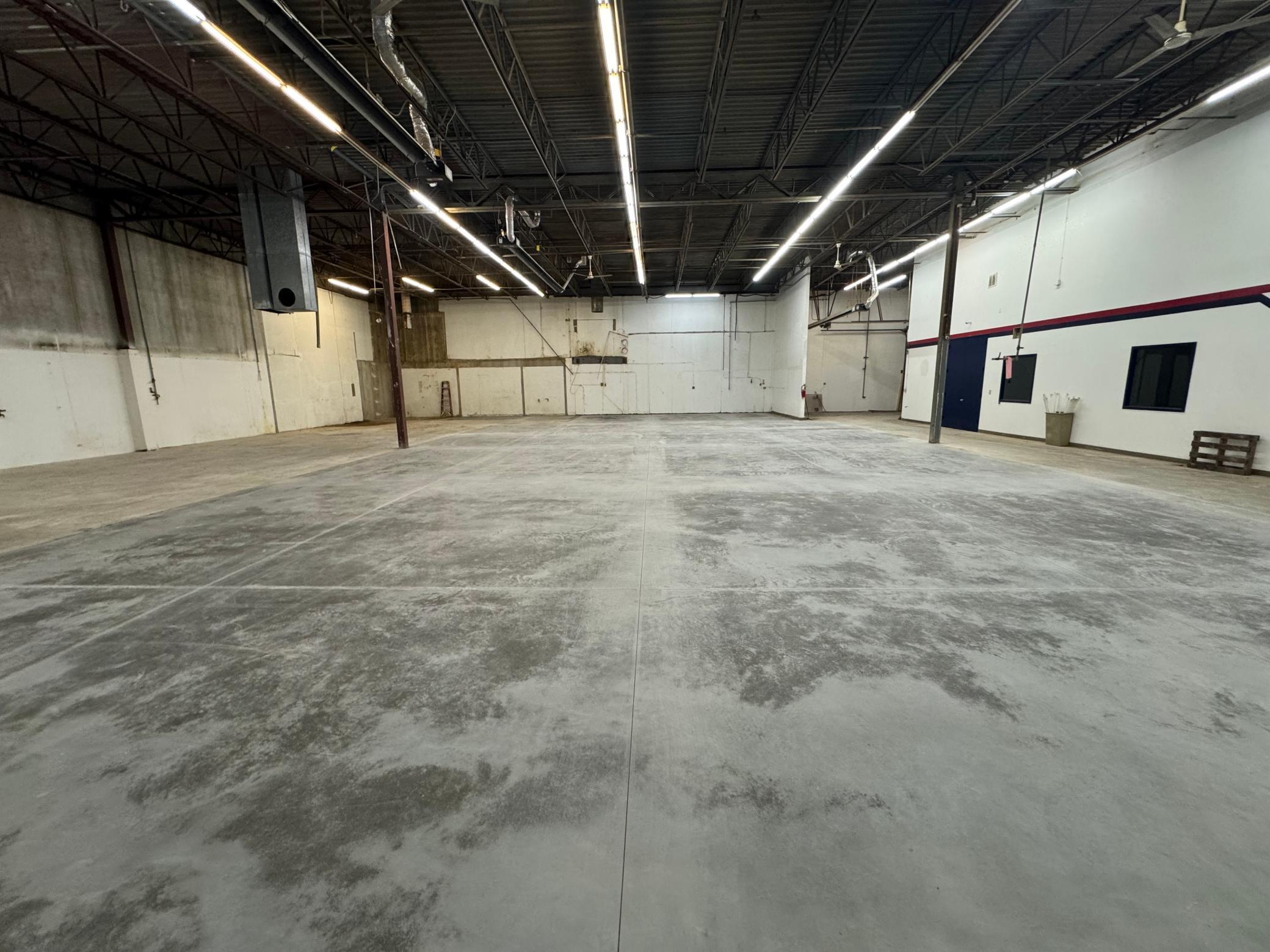 View of Commercial Sale at 400 Commerce Court, Vadnais Heights MN 55127, Vadnais Heights (10 of 22) - Mike Wilen | Minnesota Team Real Estate