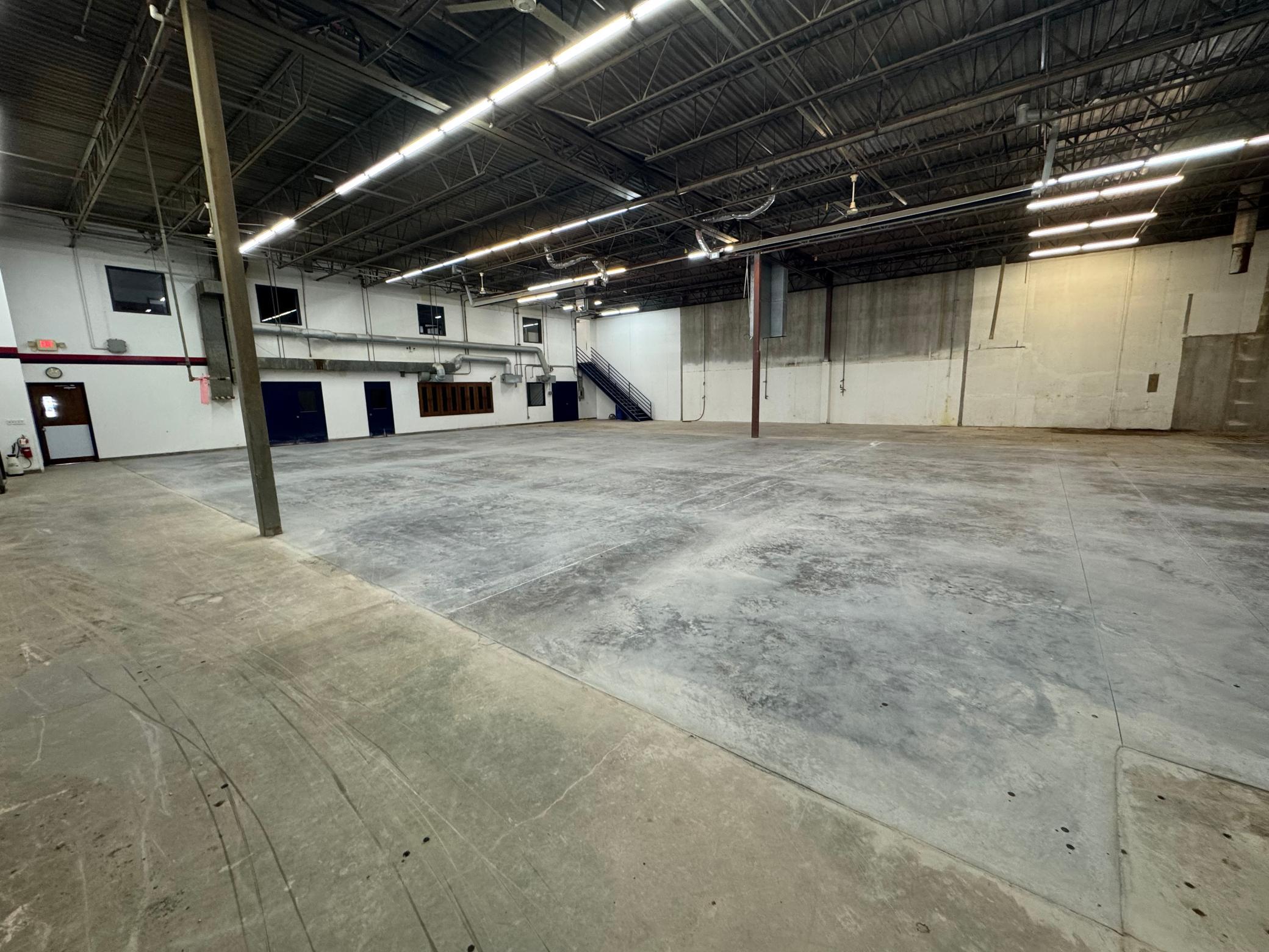 View of Commercial Sale at 400 Commerce Court, Vadnais Heights MN 55127, Vadnais Heights (8 of 22) - Mike Wilen | Minnesota Team Real Estate