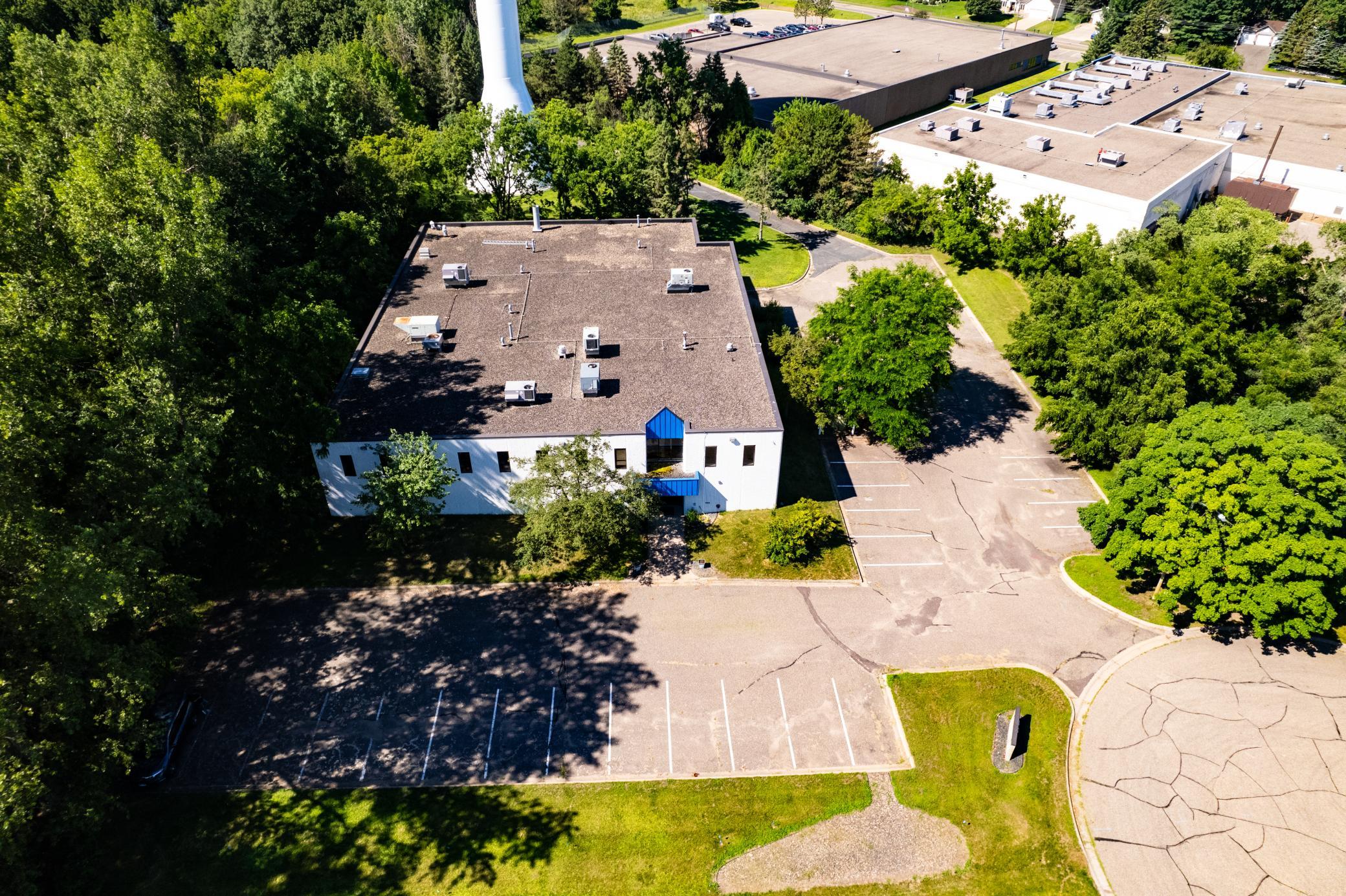 View of Commercial Sale at 400 Commerce Court, Vadnais Heights MN 55127, Vadnais Heights (21 of 22) - Mike Wilen | Minnesota Team Real Estate