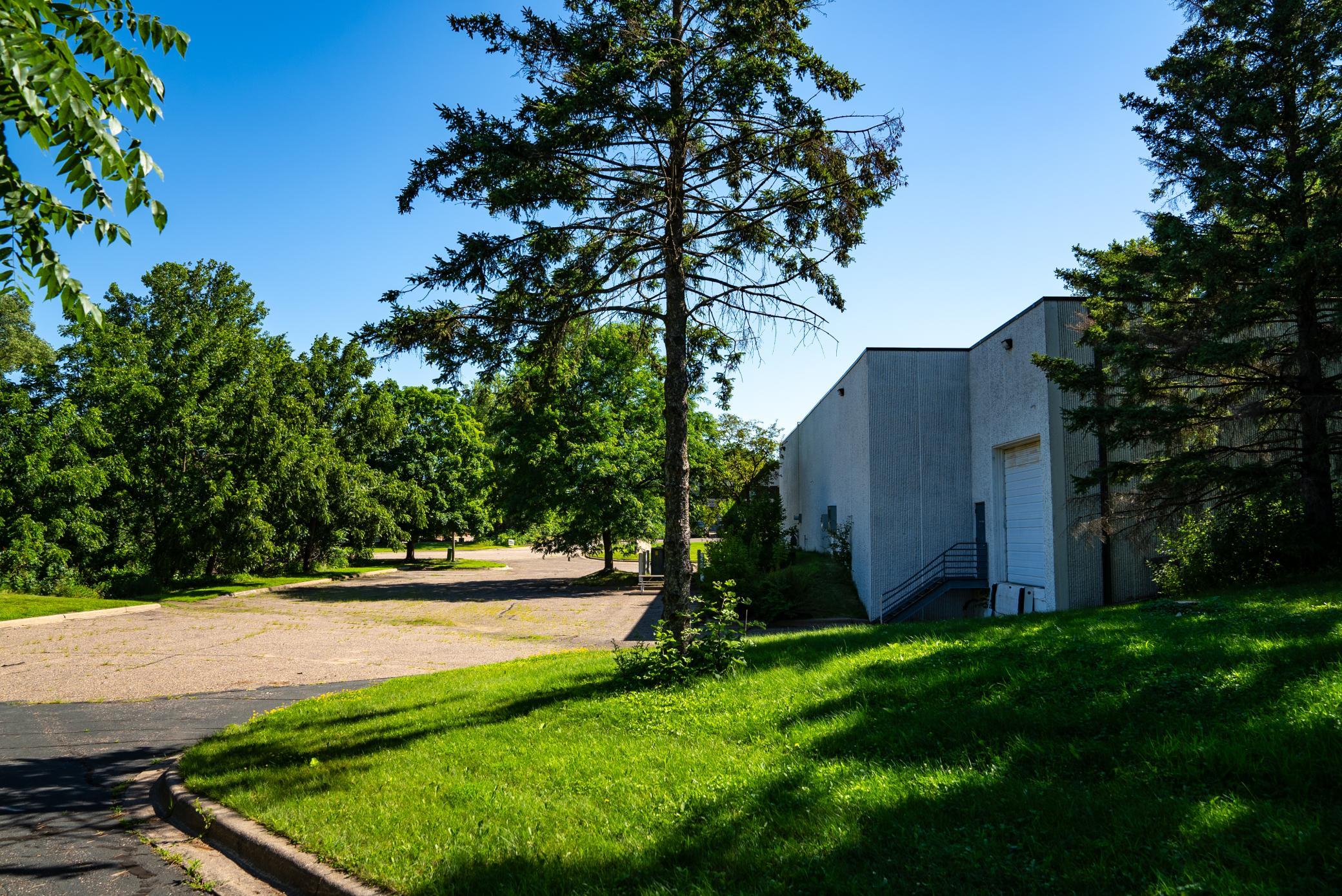 View of Commercial Sale at 400 Commerce Court, Vadnais Heights MN 55127, Vadnais Heights (17 of 22) - Mike Wilen | Minnesota Team Real Estate