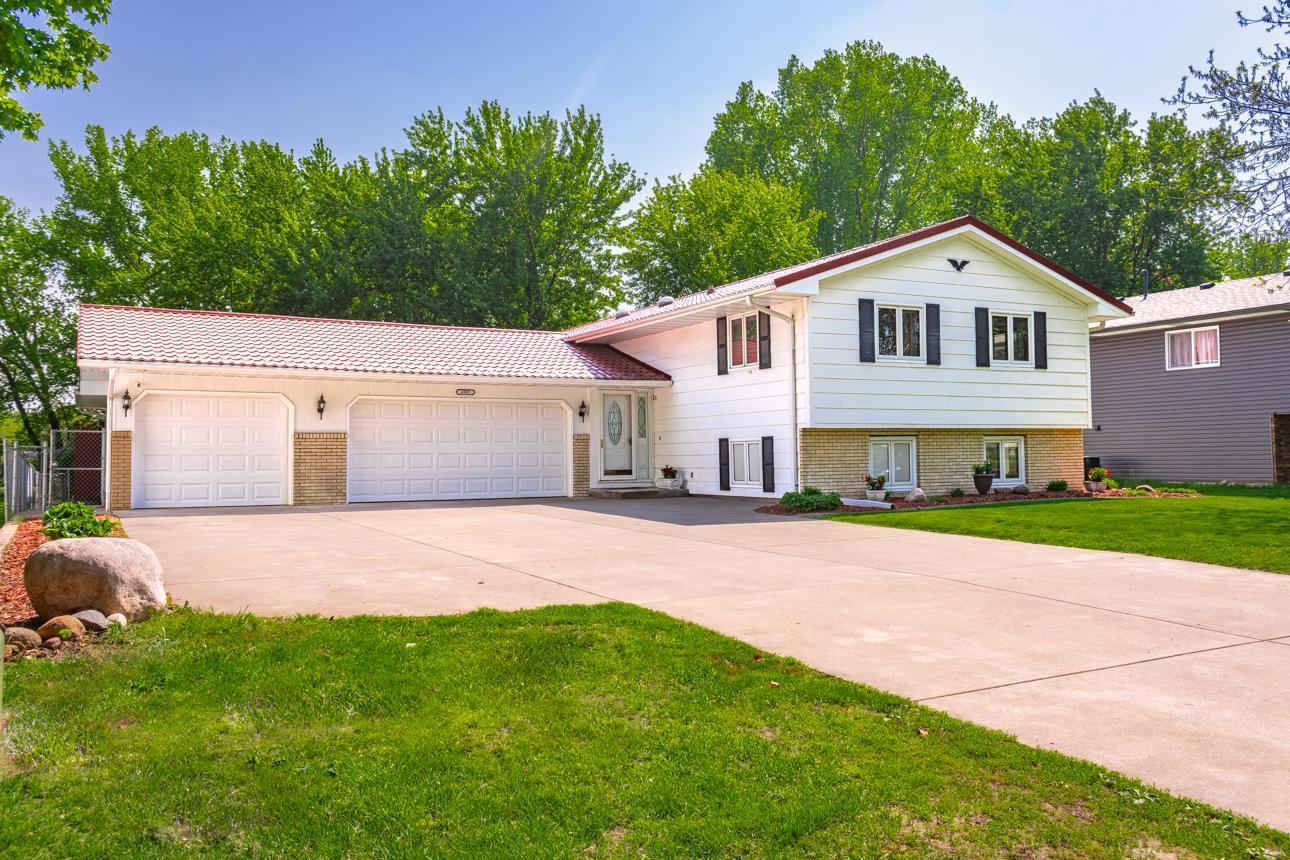 View of Residential at 6905 35th Street, Oakdale MN 55128, Oakdale - Mike Wilen | Minnesota Team Real Estate