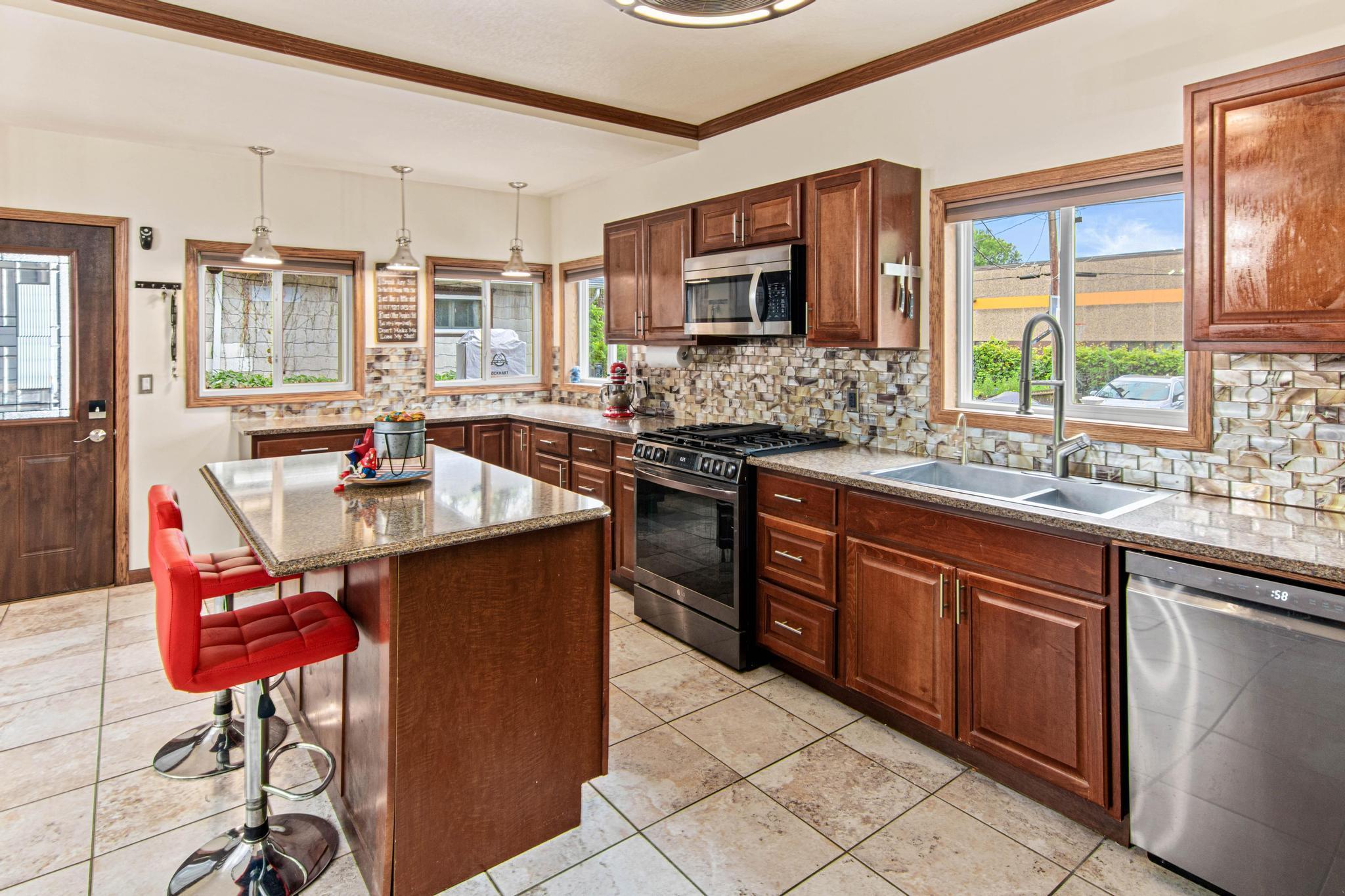 View of Residential at 895 Johnson Parkway, Saint Paul MN 55106, Saint Paul - Mike Wilen | Minnesota Team Real Estate