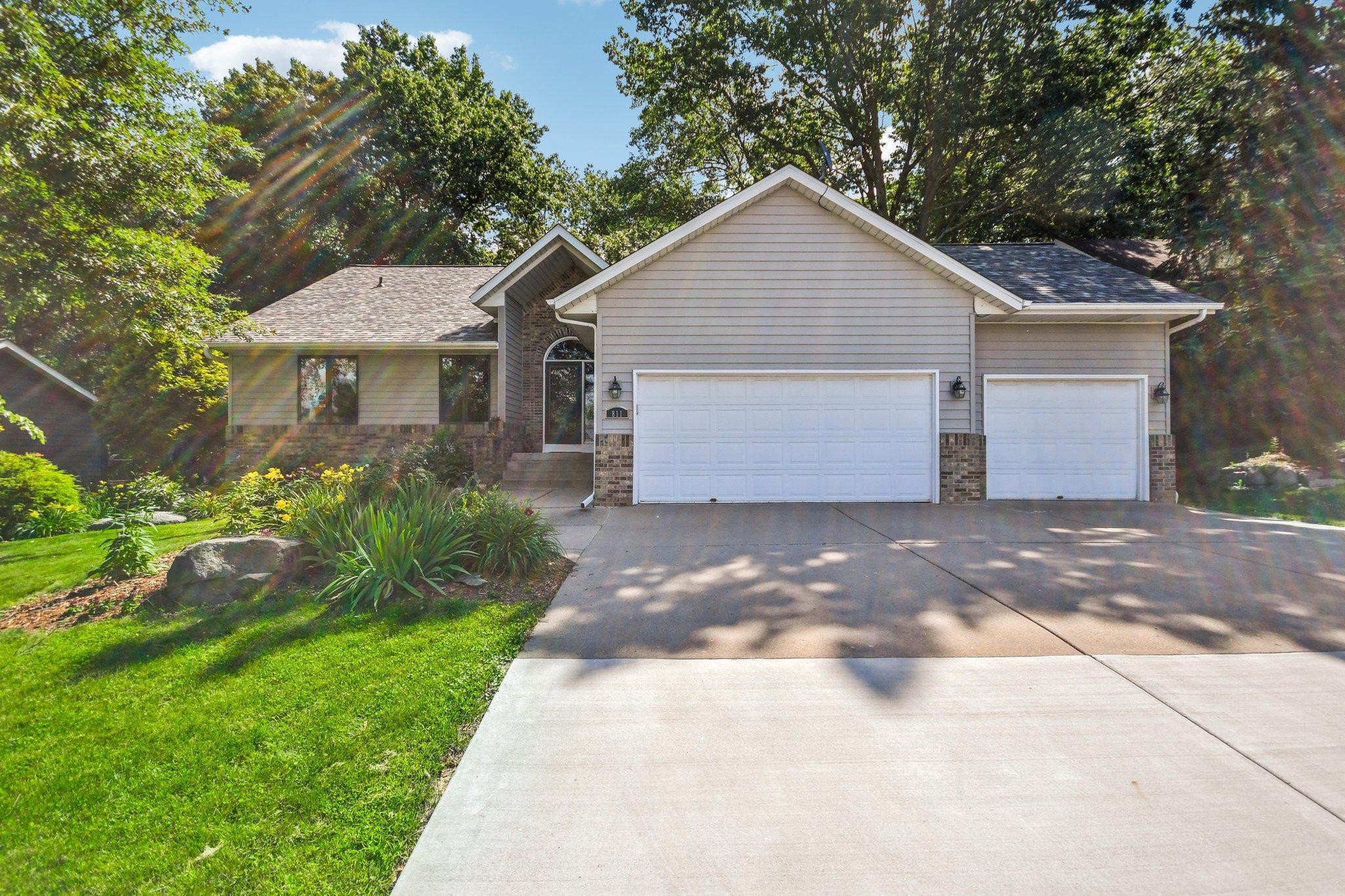 View of Residential at 811 Meadow Lane, Woodbury MN 55125, Woodbury - Mike Wilen | Minnesota Team Real Estate