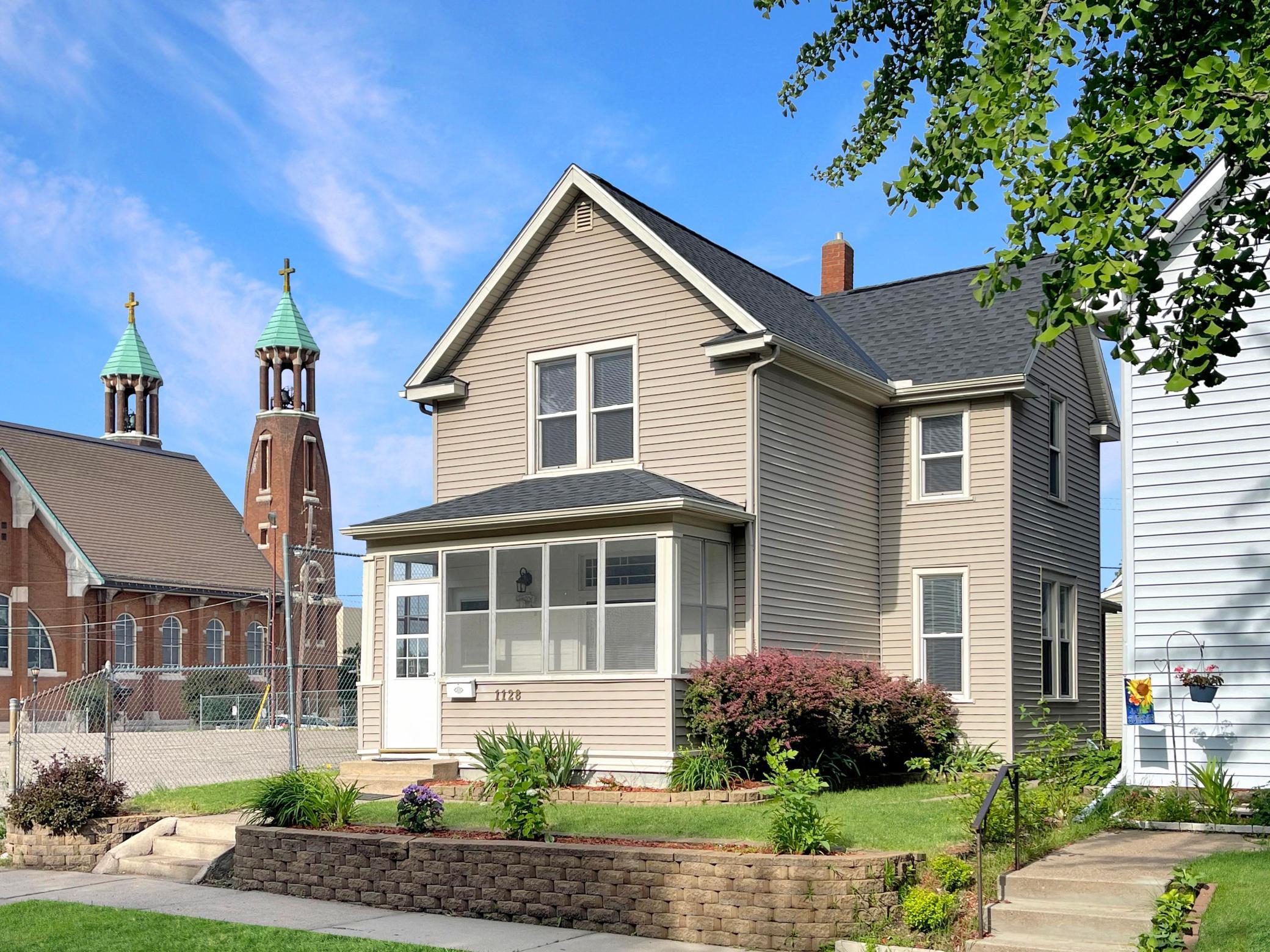 View of Residential at 1128 Woodbridge Street, Saint Paul MN 55117, Saint Paul - Mike Wilen | Minnesota Team Real Estate
