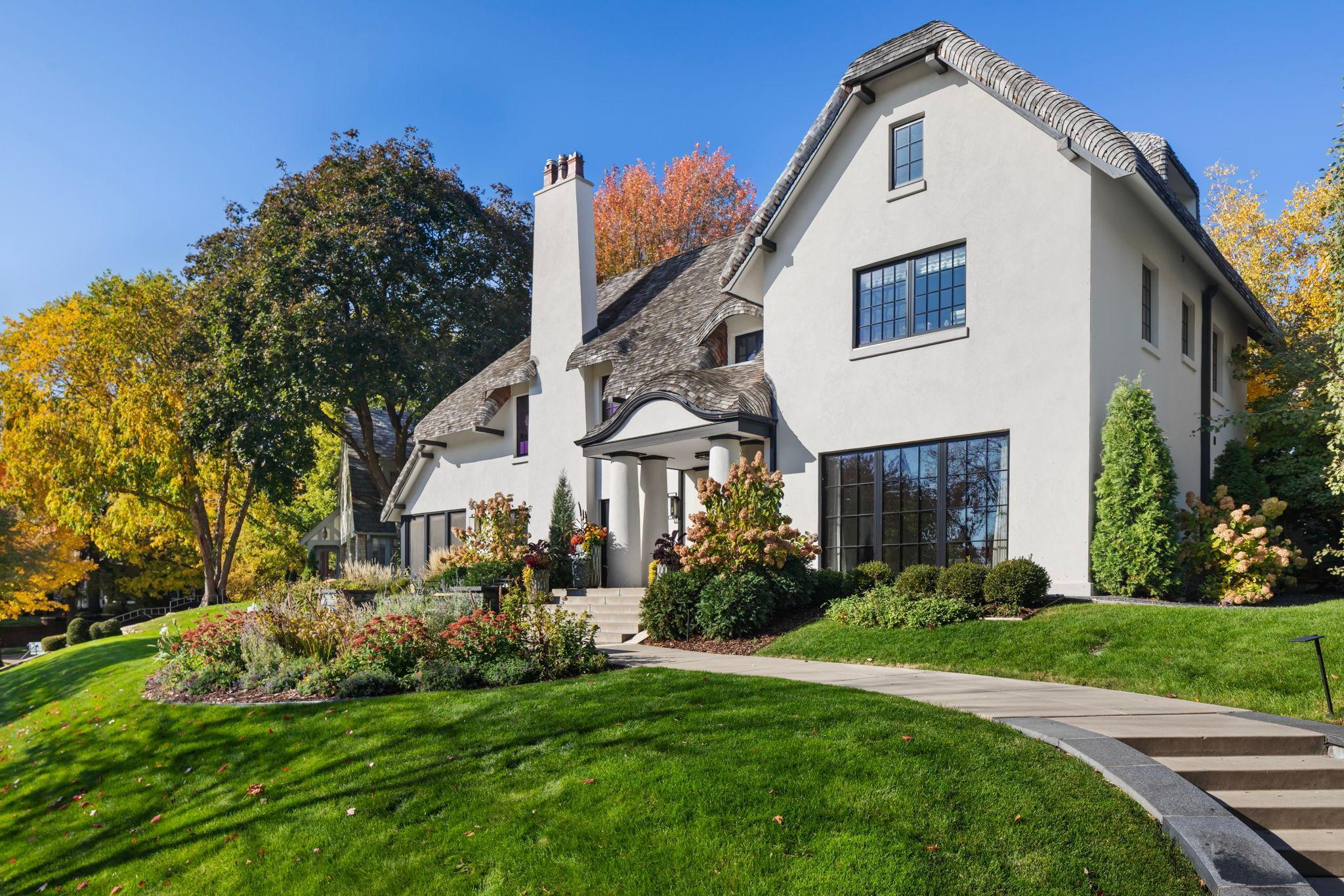 View of Residential at 2388 Lake Of The Isles Parkway, Minneapolis MN 55405, Minneapolis (47 of 88) - Mike Wilen | Minnesota Team Real Estate