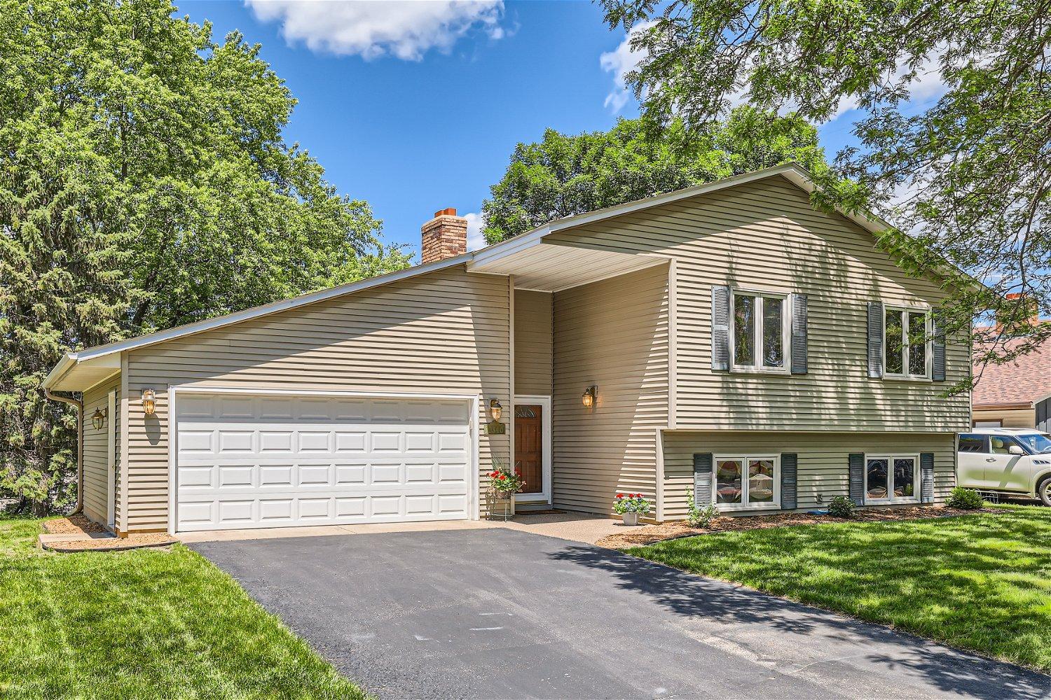 View of Residential at 10340 Englewood Drive, Eden Prairie MN 55347, Eden Prairie - Mike Wilen | Minnesota Team Real Estate