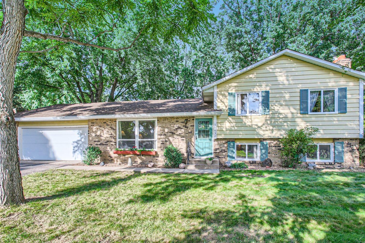 View of Residential at 10430 Valley Forge Lane, Maple Grove MN 55369, Maple Grove - Mike Wilen | Minnesota Team Real Estate