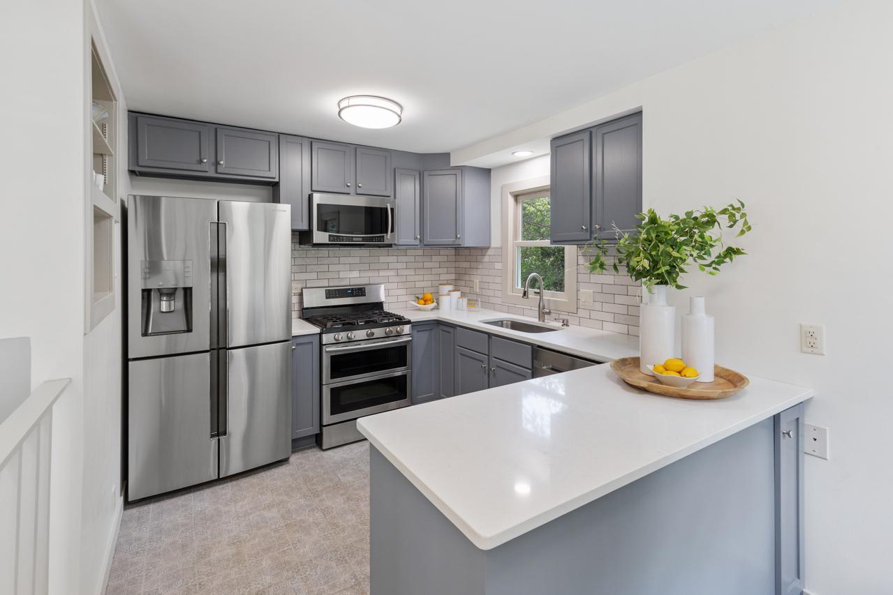 View of Residential at 7231 Minnewashta Parkway, Excelsior MN 55331, Excelsior - Mike Wilen | Minnesota Team Real Estate