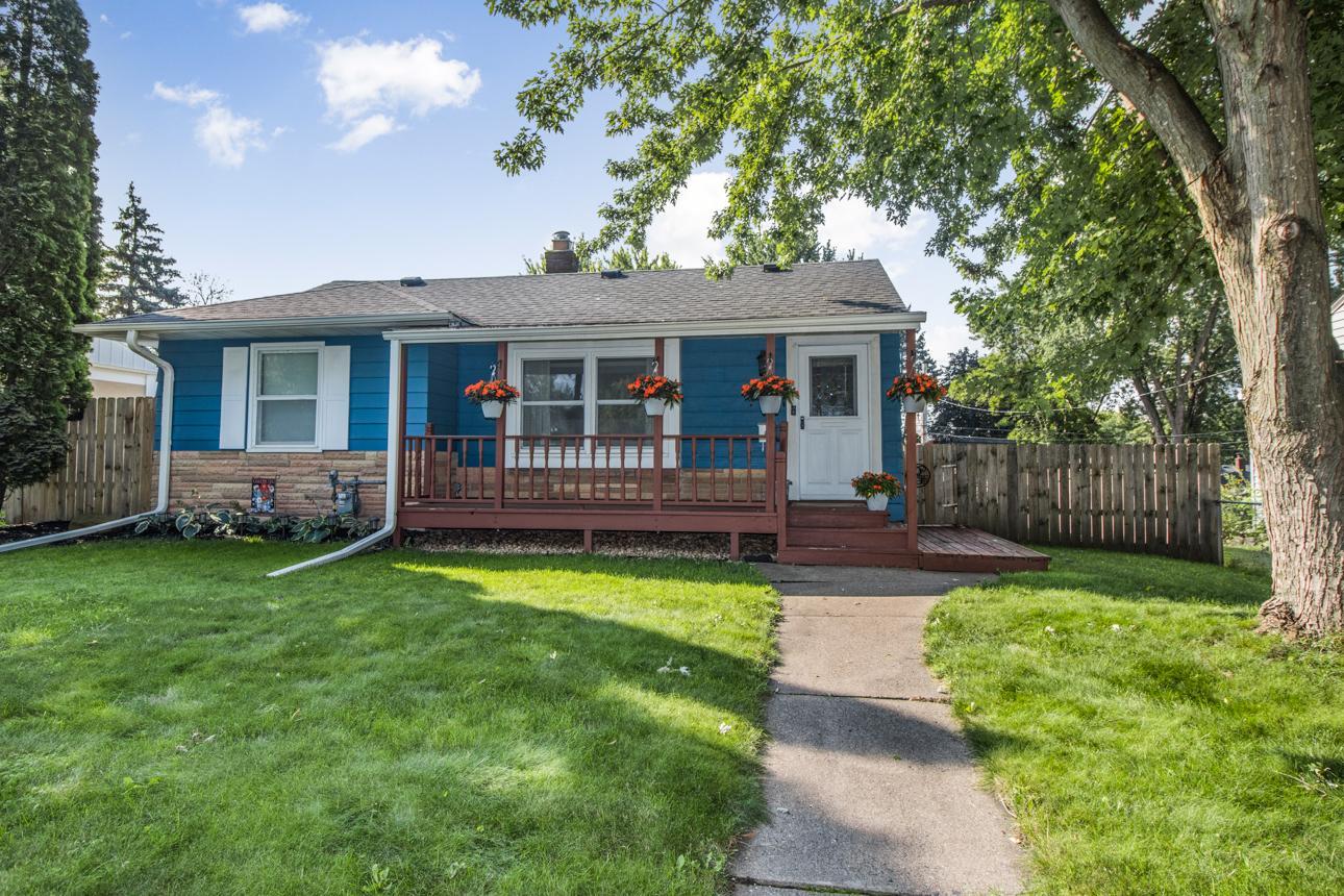 View of Residential at 2714 3rd Avenue, North Saint Paul MN 55109, North Saint Paul - Mike Wilen | Minnesota Team Real Estate