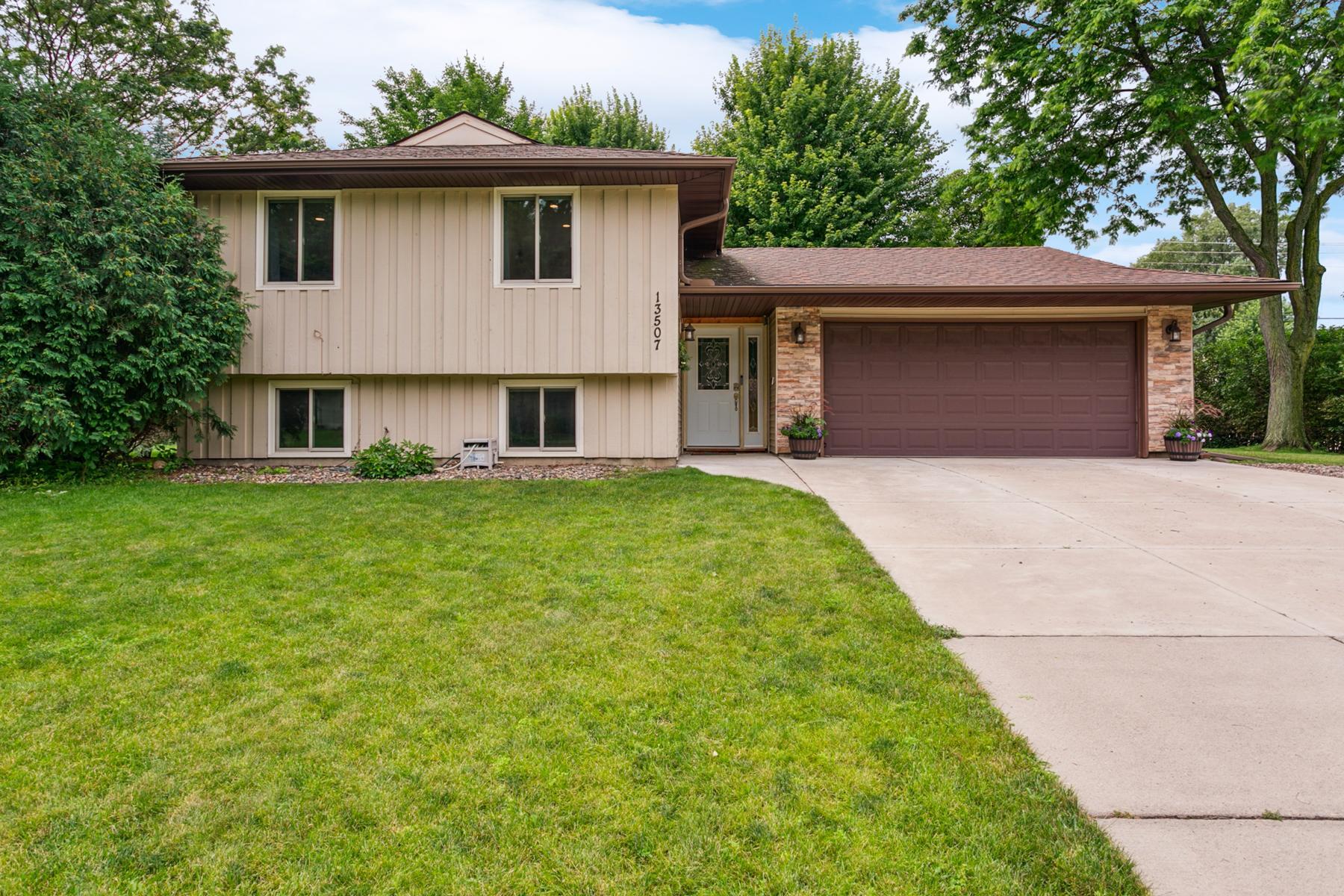View of Residential at 13507 Fairlawn Avenue, Apple Valley MN 55124, Apple Valley - Mike Wilen | Minnesota Team Real Estate