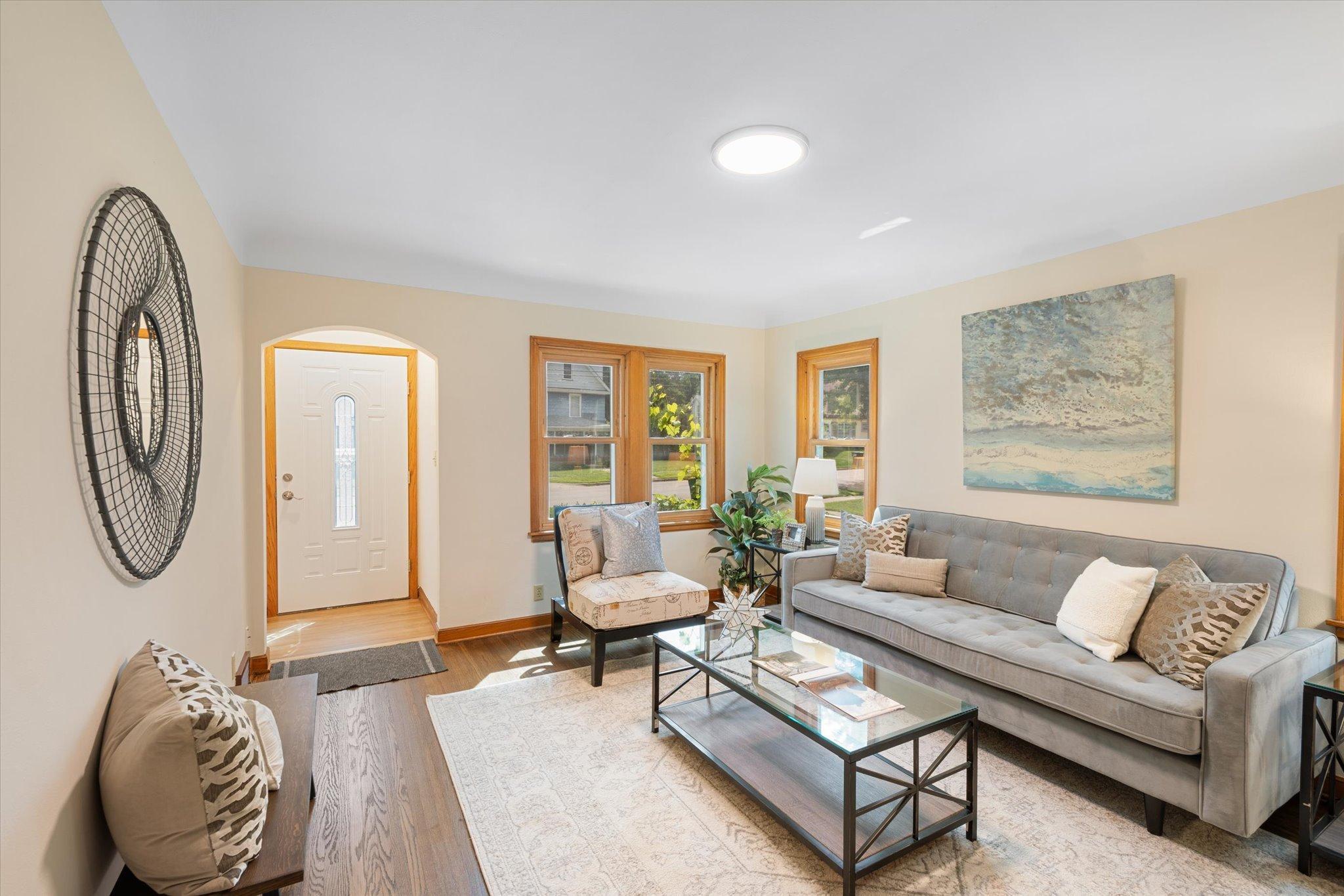 View of Residential at 977 Oakdale Avenue, West Saint Paul MN 55118, West Saint Paul - Mike Wilen | Minnesota Team Real Estate