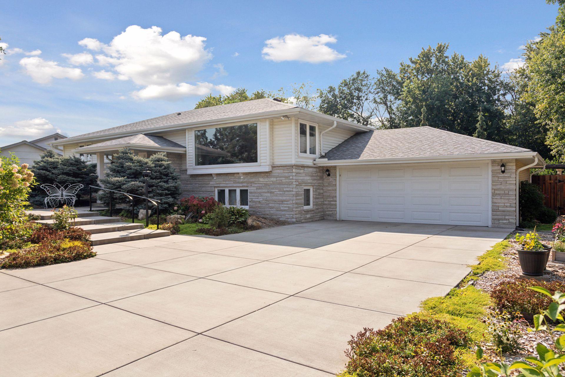 View of Residential at 760 Upper Colonial Drive, Mendota Heights MN 55118, Mendota Heights - Mike Wilen | Minnesota Team Real Estate