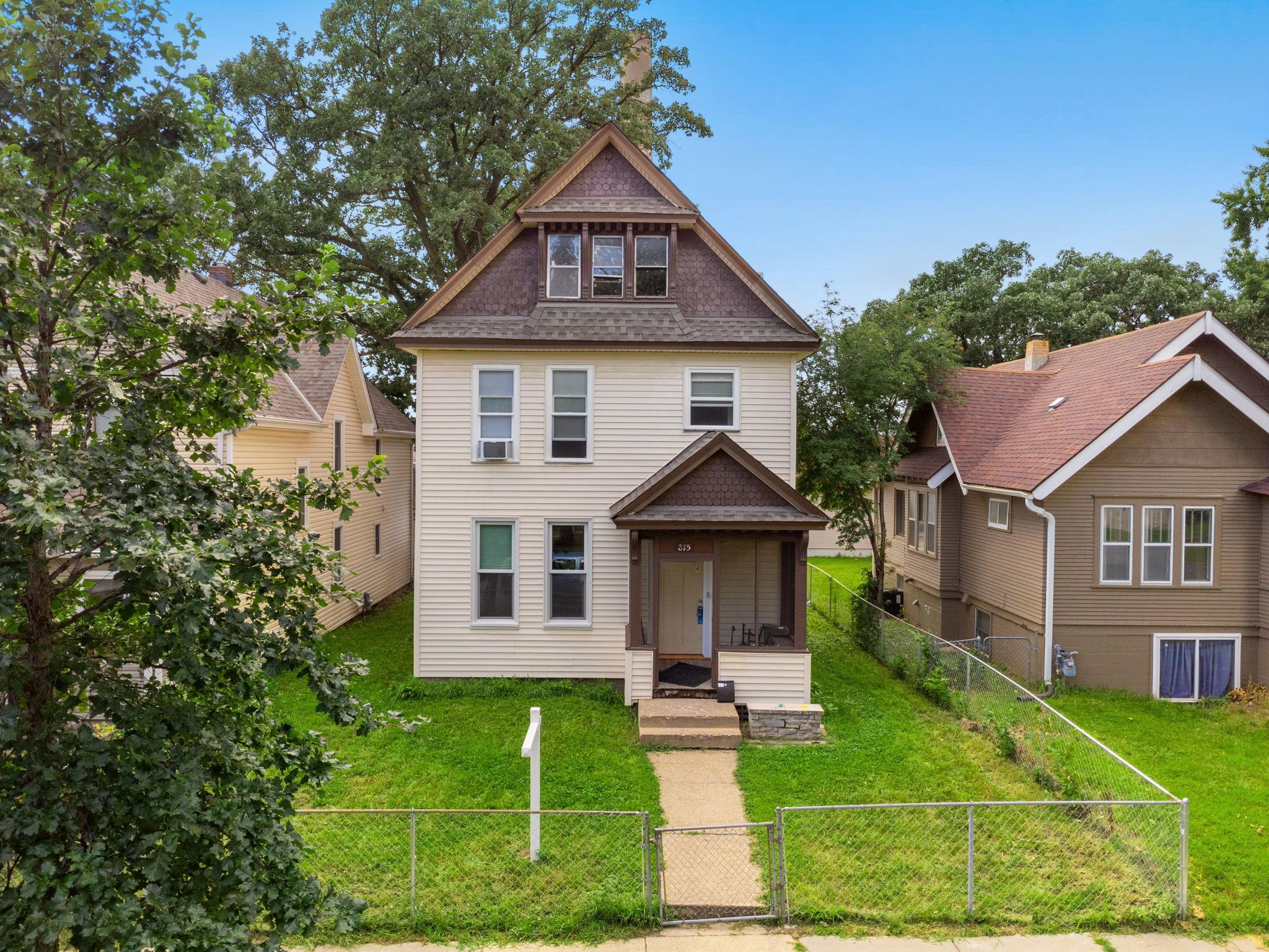 View of Residential Income at 815 Howell Street, Saint Paul MN 55104, Saint Paul - Mike Wilen | Minnesota Team Real Estate