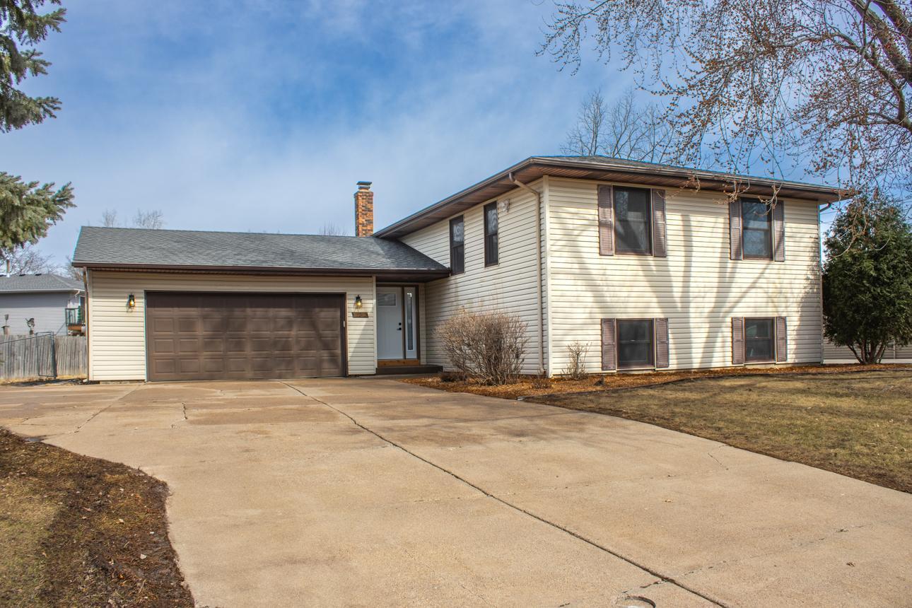 View of Residential at 6962 37th Street, Oakdale MN 55128, Oakdale - Mike Wilen | Minnesota Team Real Estate