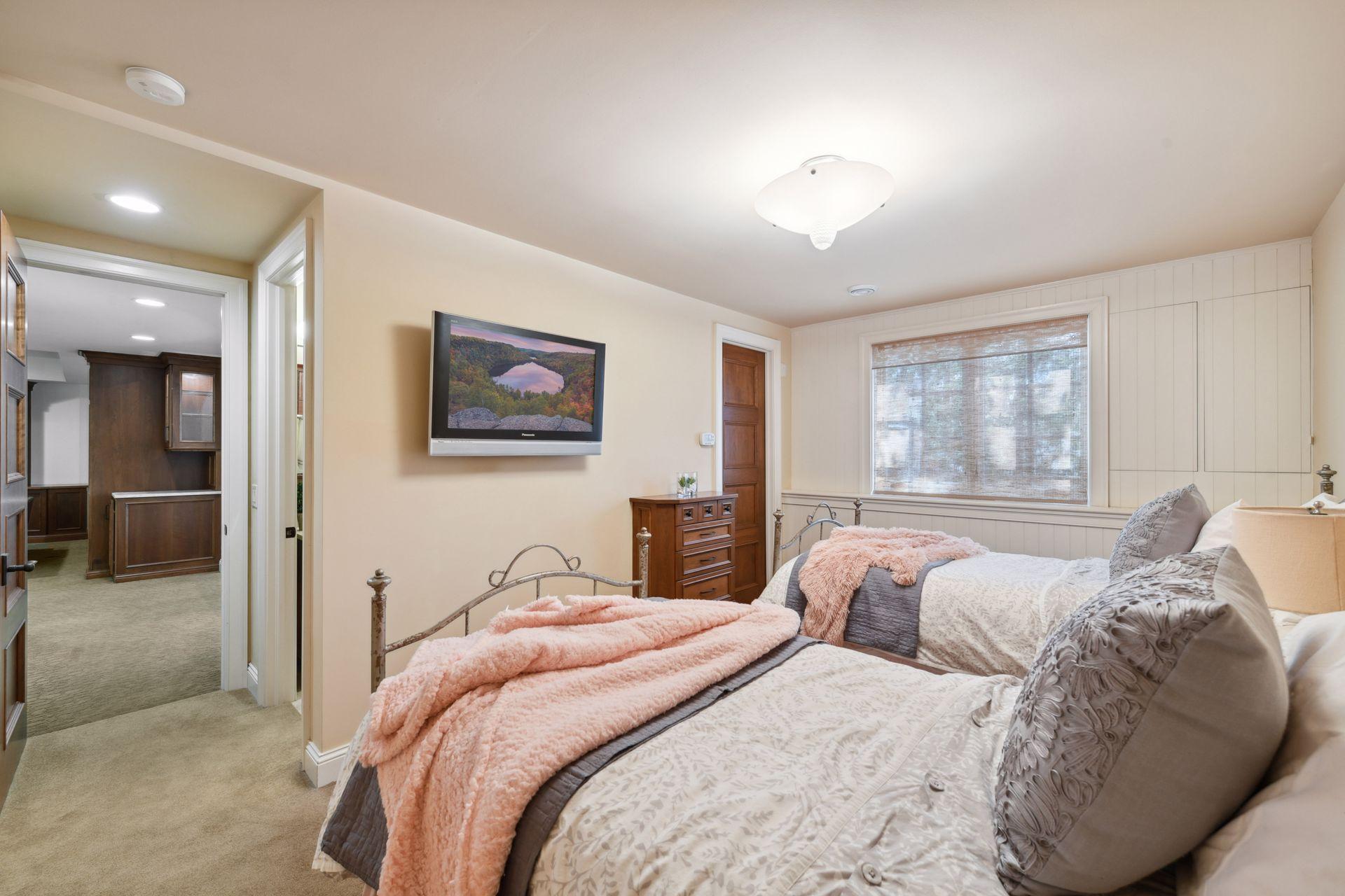 View of Residential at 3408 Zenith Avenue, Minneapolis MN 55416, Minneapolis (85 of 139) - Mike Wilen | Minnesota Team Real Estate