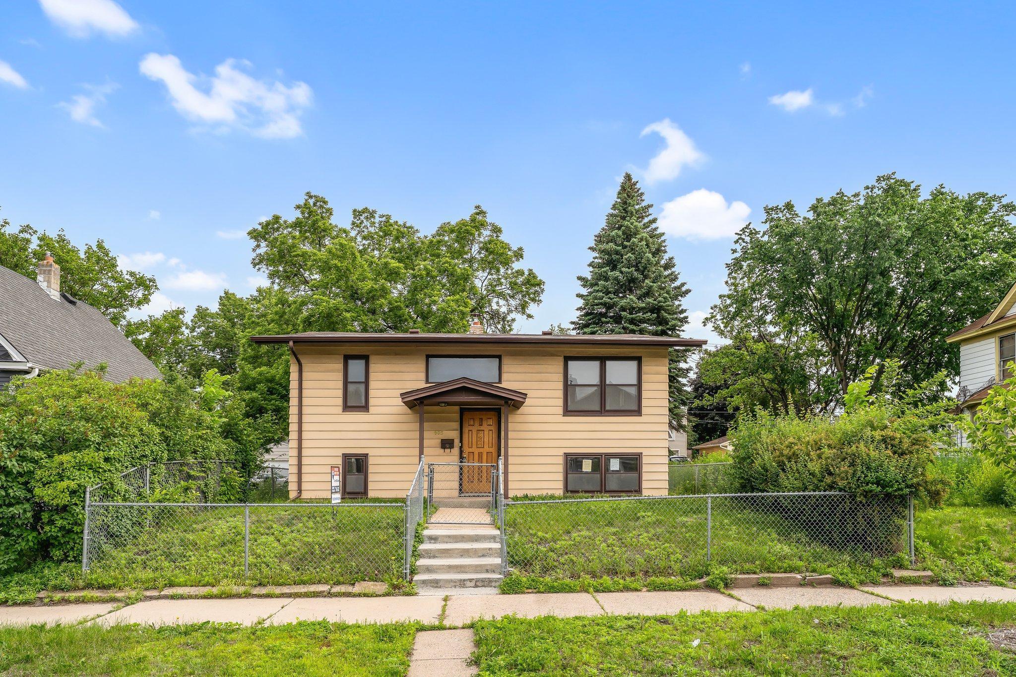 View of Residential at 905 Fuller Avenue, Saint Paul MN 55104, Saint Paul - Mike Wilen | Minnesota Team Real Estate