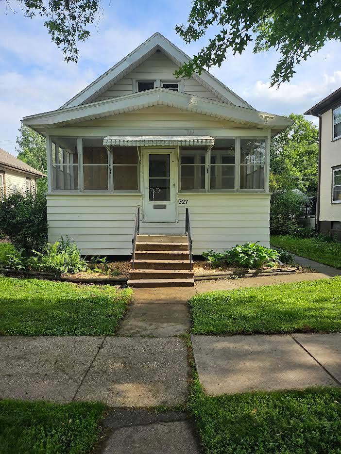 View of Residential at 927 James Avenue, Saint Paul MN 55102, Saint Paul - Mike Wilen | Minnesota Team Real Estate
