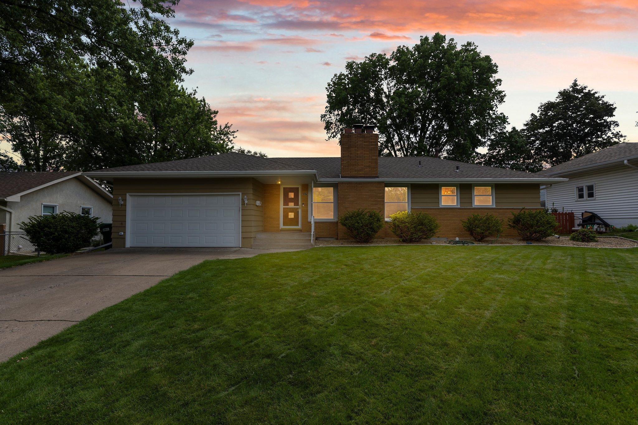 View of Residential at 6925 38th Avenue, Crystal MN 55427, Crystal - Mike Wilen | Minnesota Team Real Estate