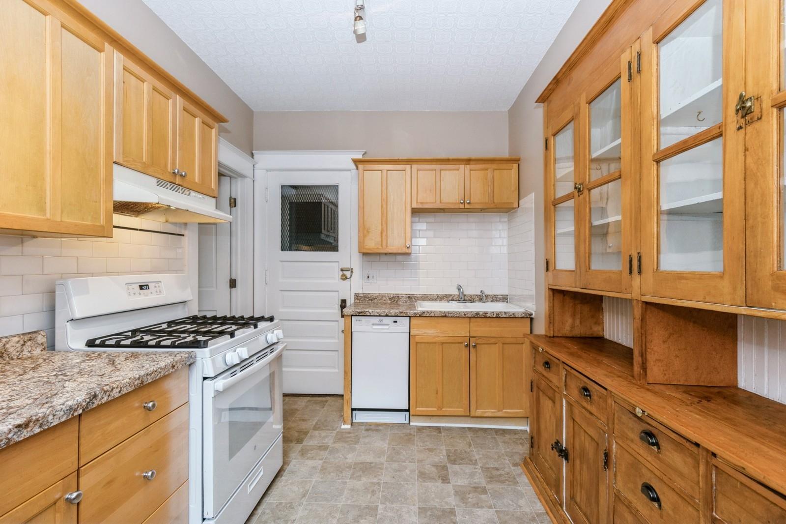 View of Residential at 304 Marshall Avenue #5, Saint Paul MN 55102, Saint Paul (10 of 16) - Mike Wilen | Minnesota Team Real Estate