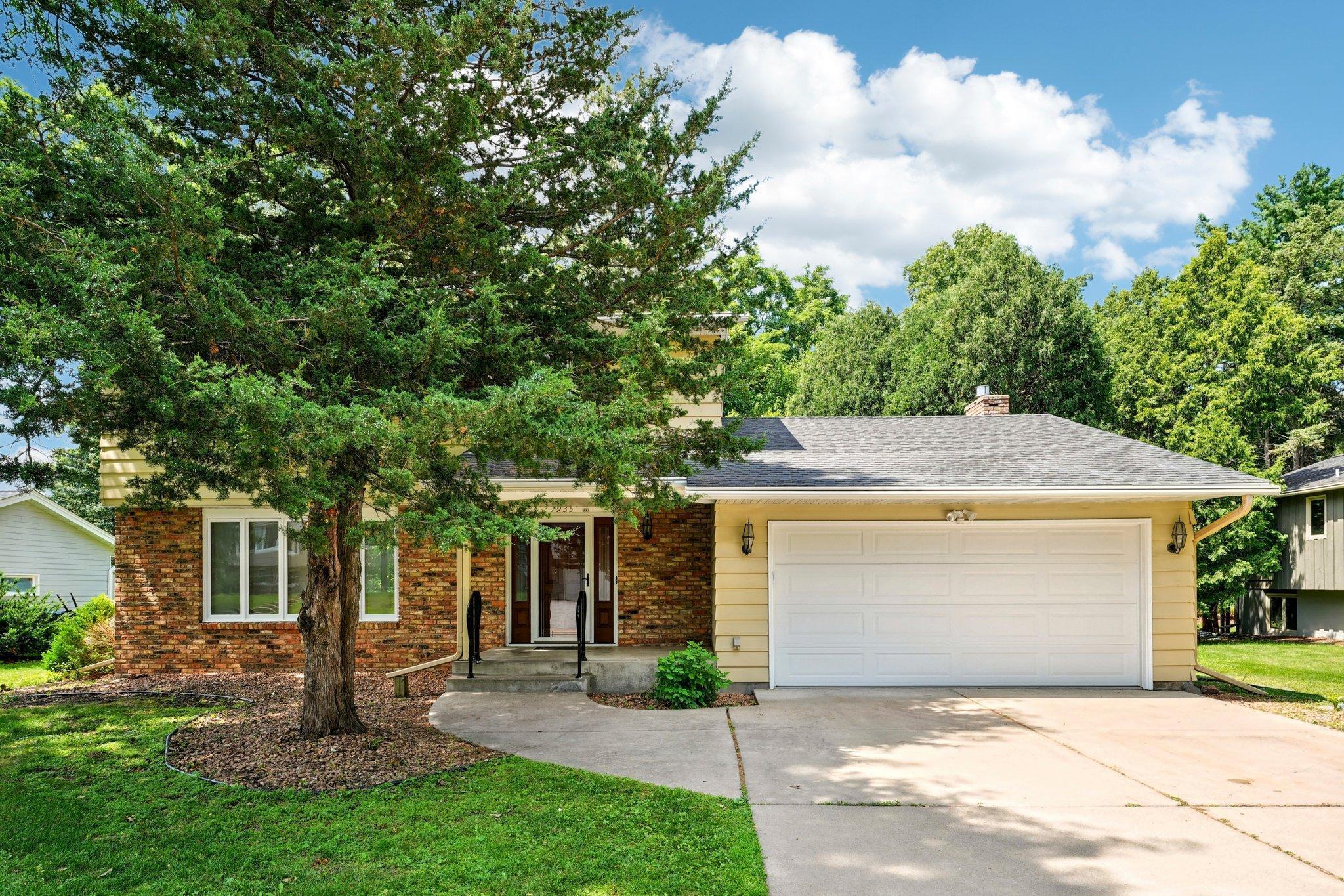 View of Residential at 1935 Hythe Street, Roseville MN 55113, Roseville - Mike Wilen | Minnesota Team Real Estate