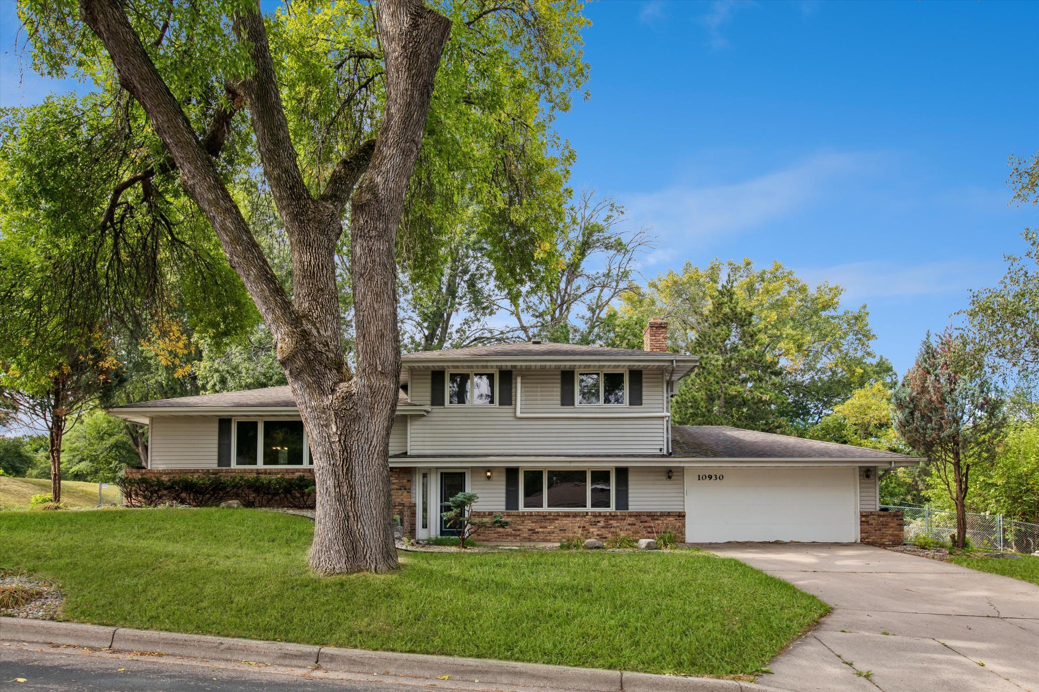 View of Single Family at 10930 Radisson Drive, Burnsville - Mike Wilen | Minnesota Team Real Estate