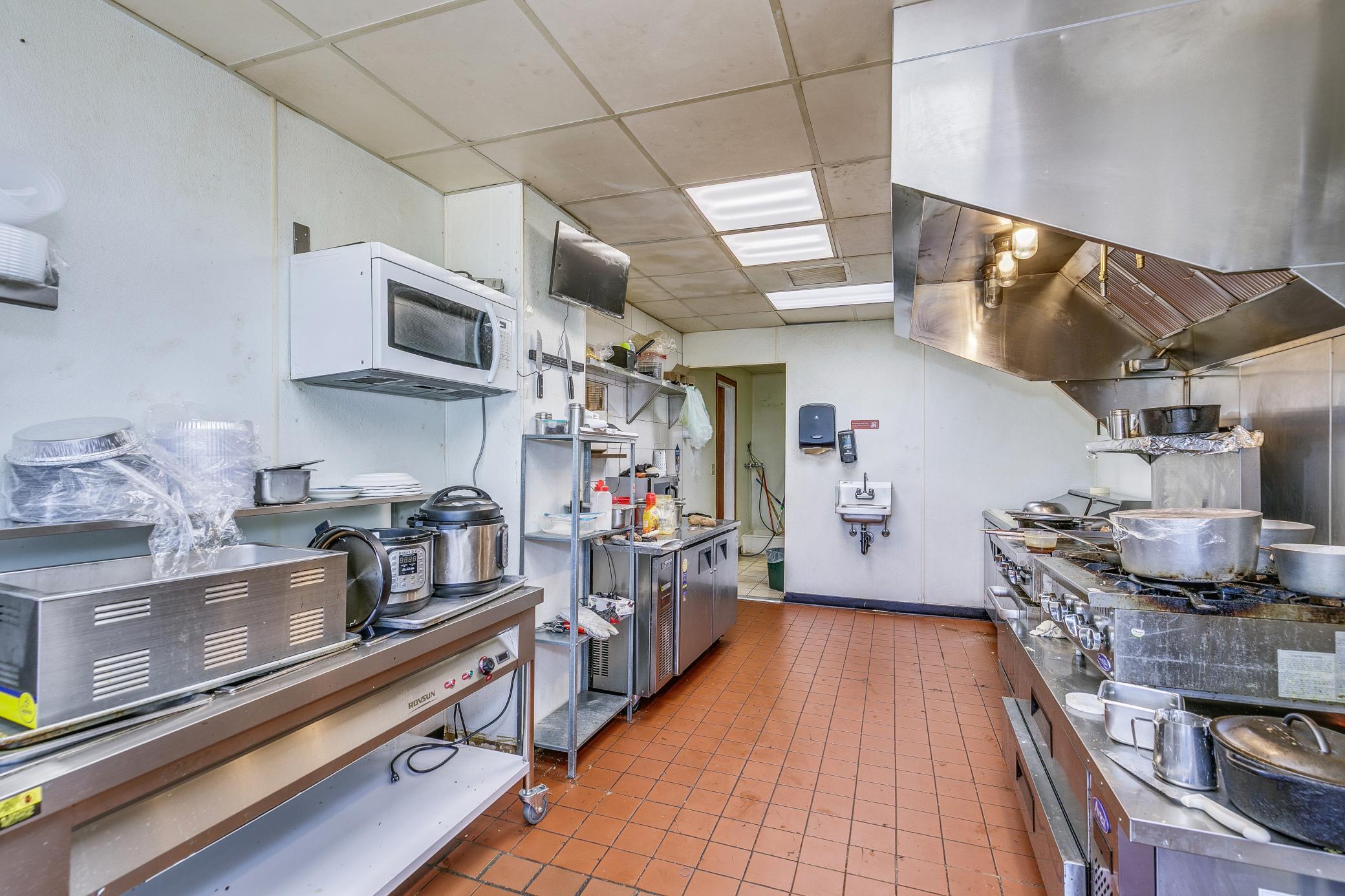 View of Commercial Sale at 1025 Southview Boulevard, South Saint Paul MN 55075, South Saint Paul (9 of 29) - Mike Wilen | Minnesota Team Real Estate
